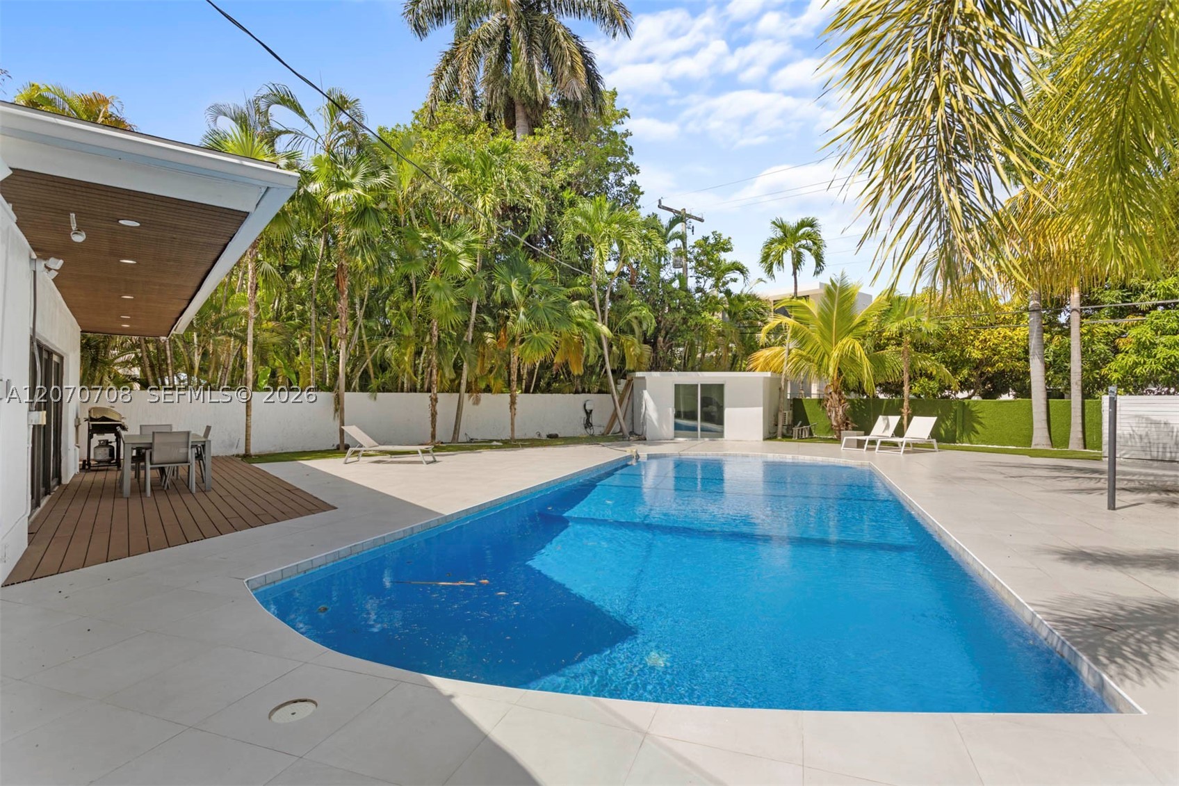 2388 Prairie Ave Miami Beach, FL 33140