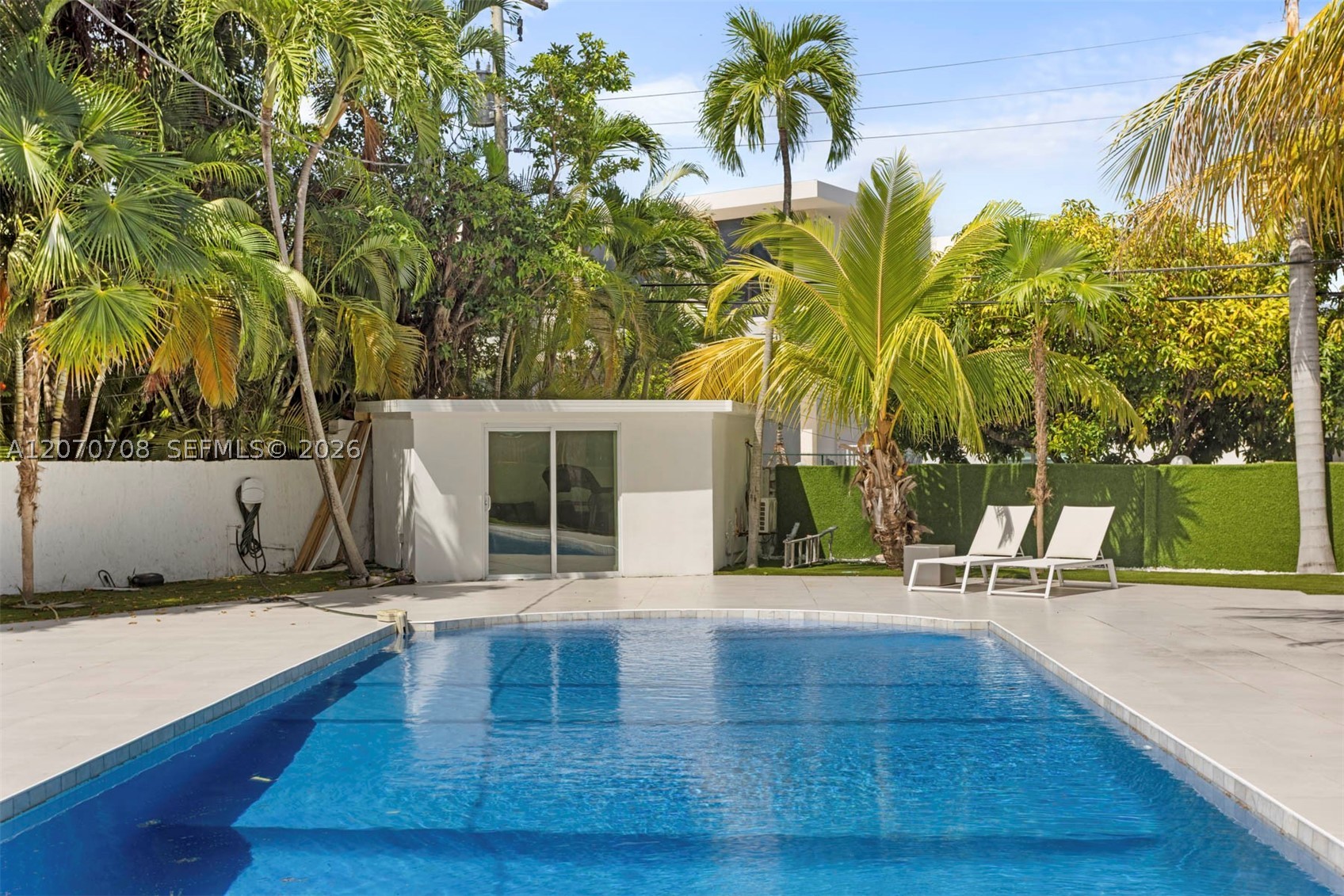 2388 Prairie Ave Miami Beach, FL 33140