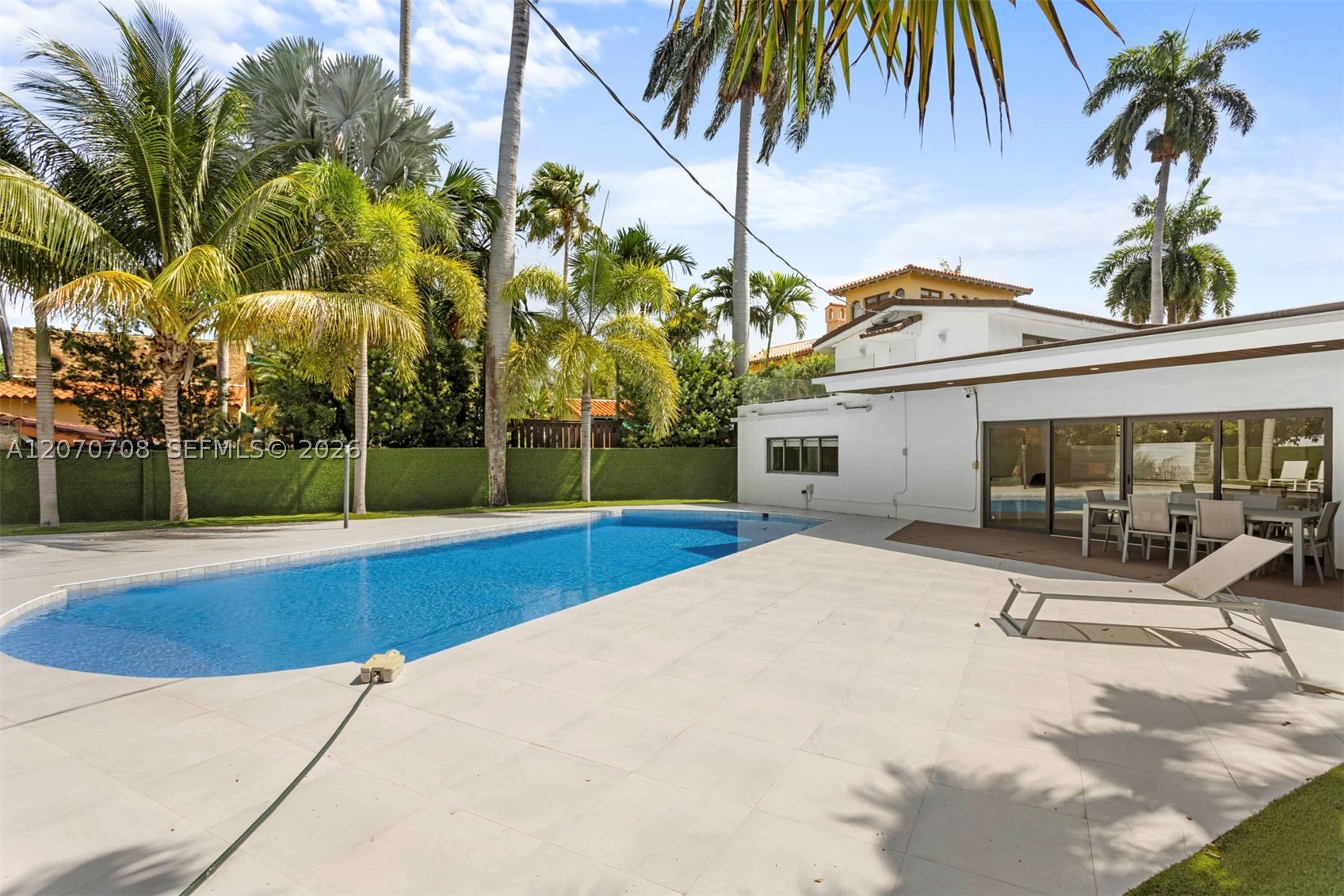 2388 Prairie Ave Miami Beach, FL 33140