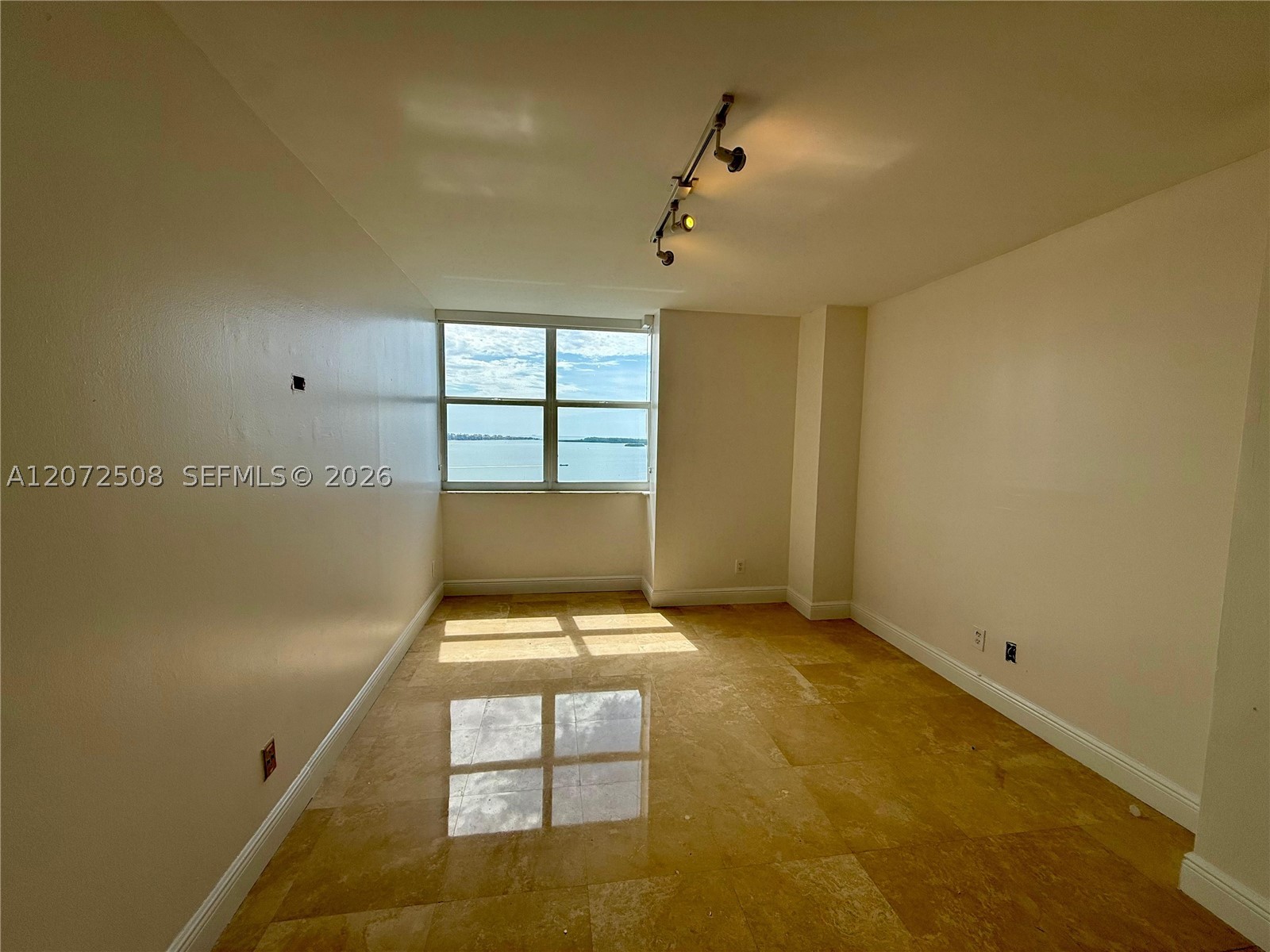 770 Claughton Is Dr #2016 Miami, FL 33131