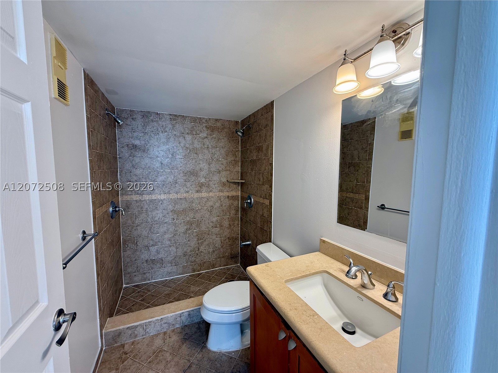 770 Claughton Is Dr #2016 Miami, FL 33131