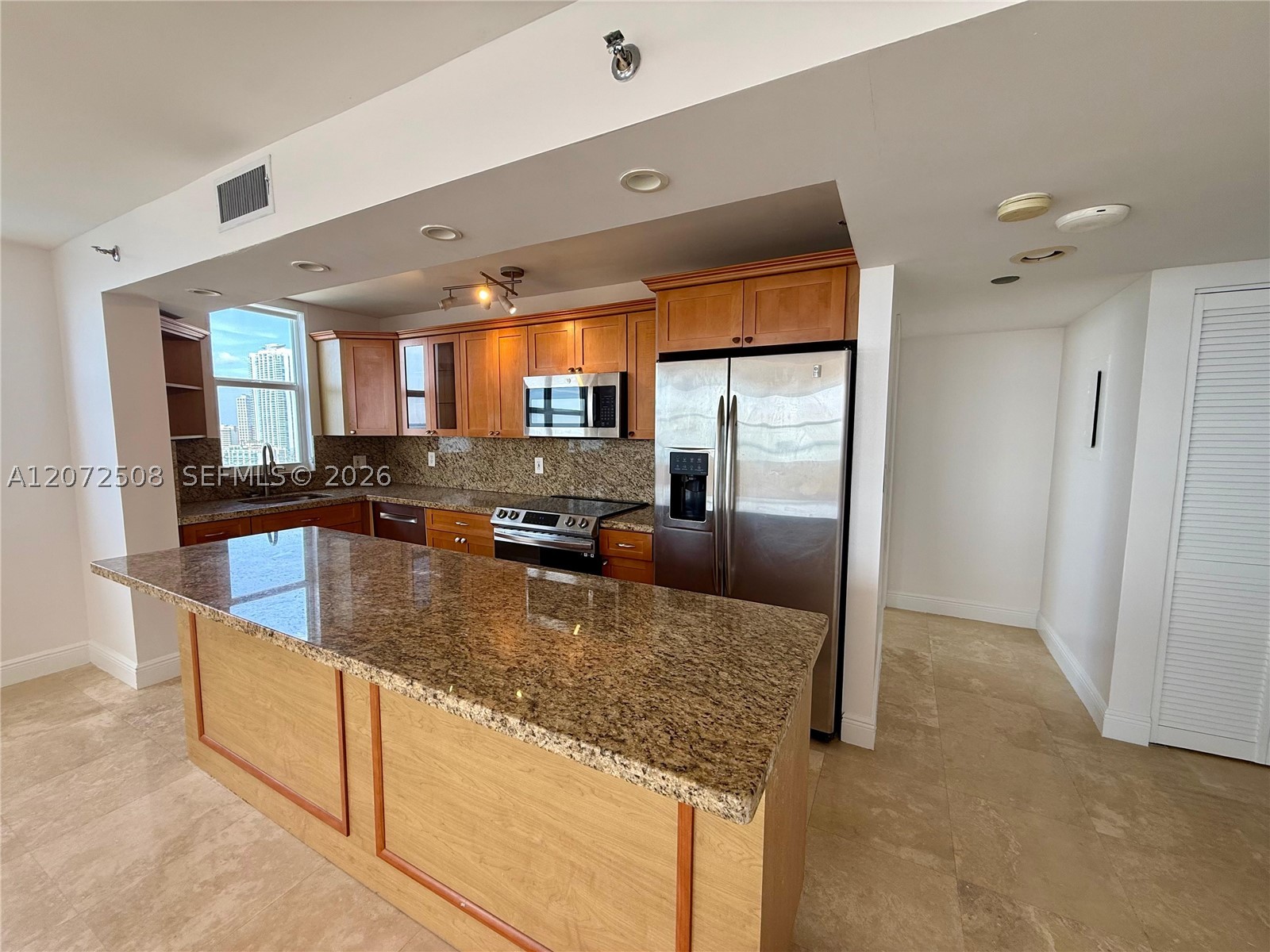 770 Claughton Is Dr #2016 Miami, FL 33131