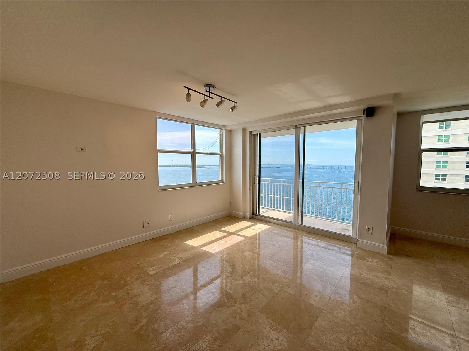 770 Claughton Is Dr #2016 Miami, FL 33131