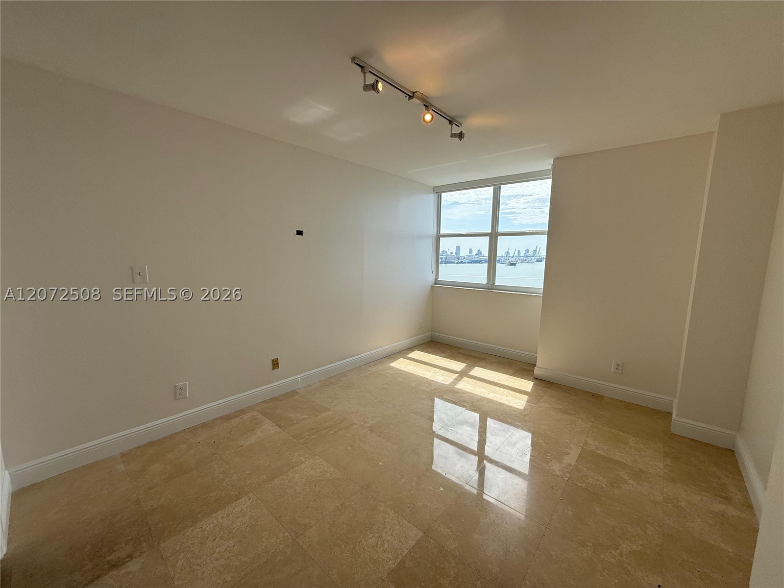 770 Claughton Is Dr #2016 Miami, FL 33131