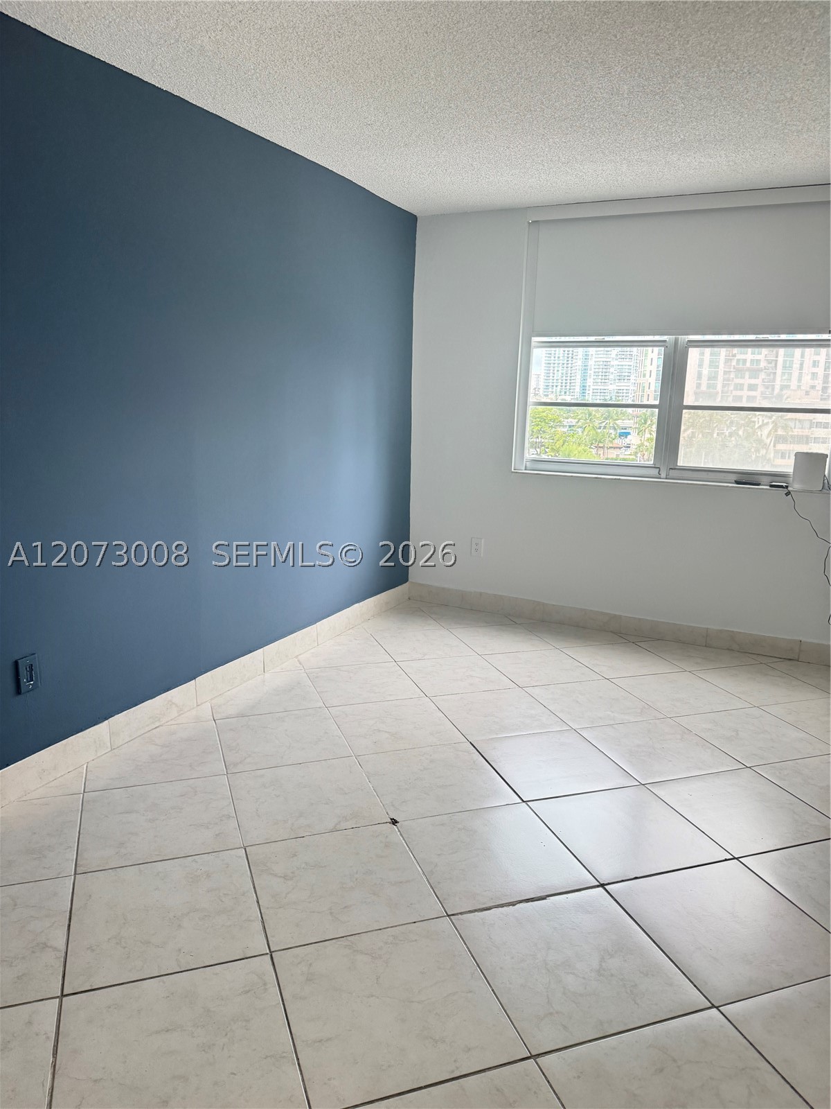 image Arlen House Condo3
