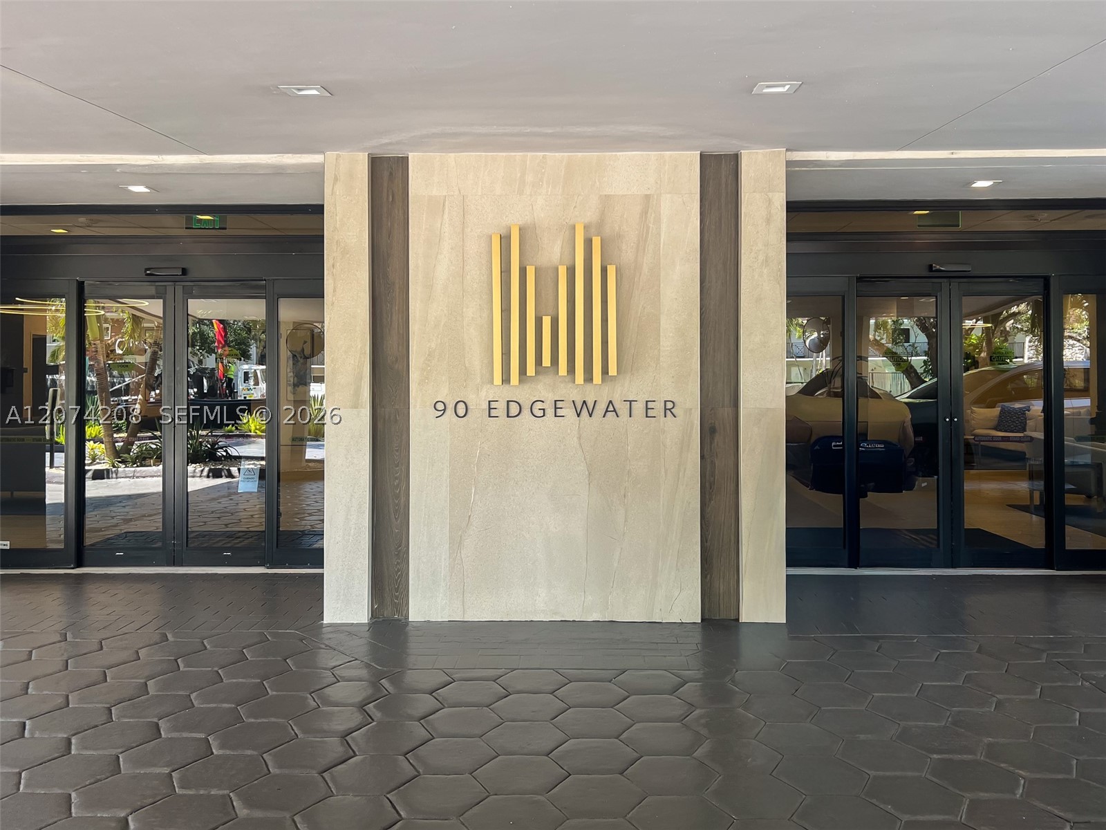 90 Edgewater Dr #PH11