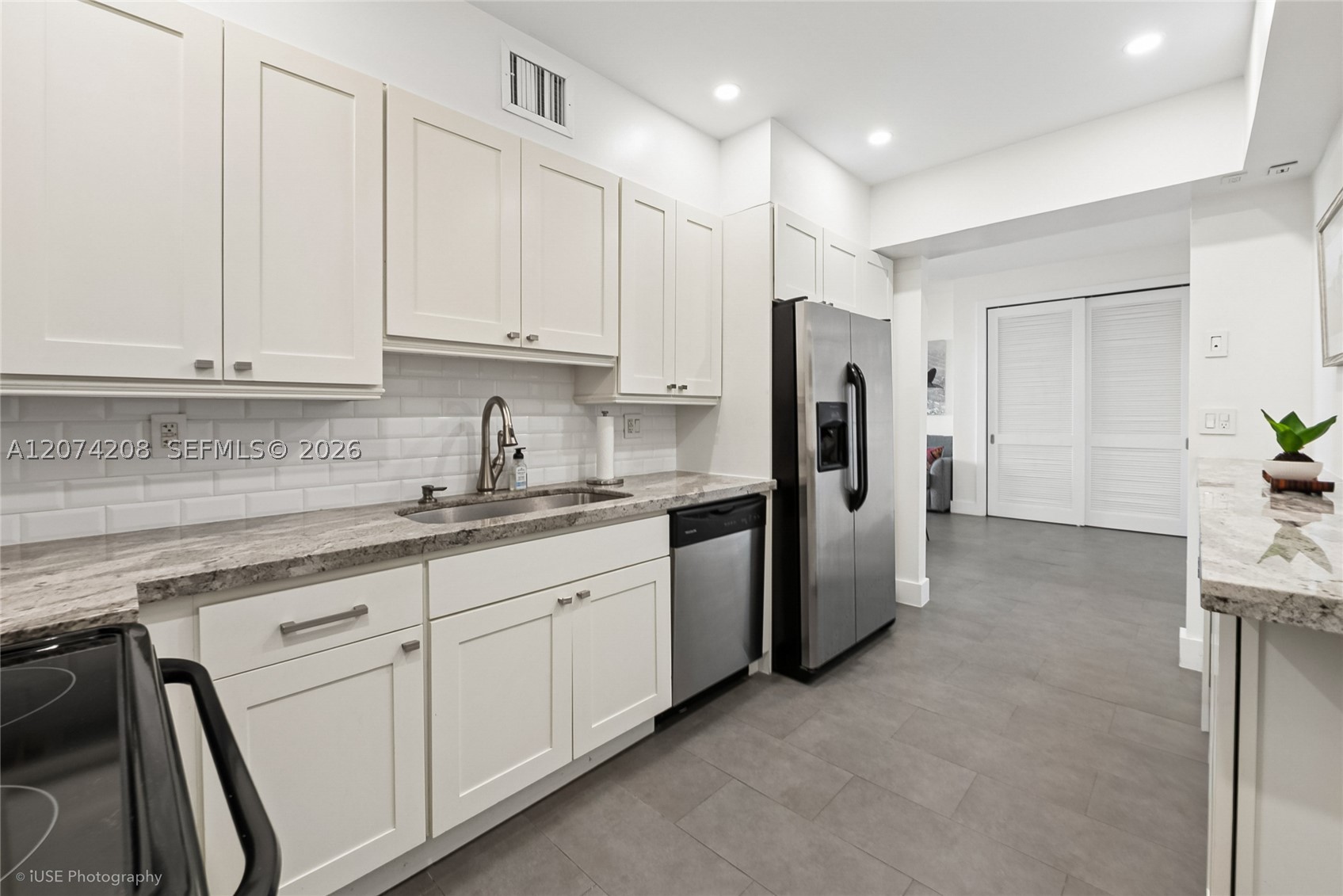 90 Edgewater Dr #PH11 Coral Gables, FL 33133