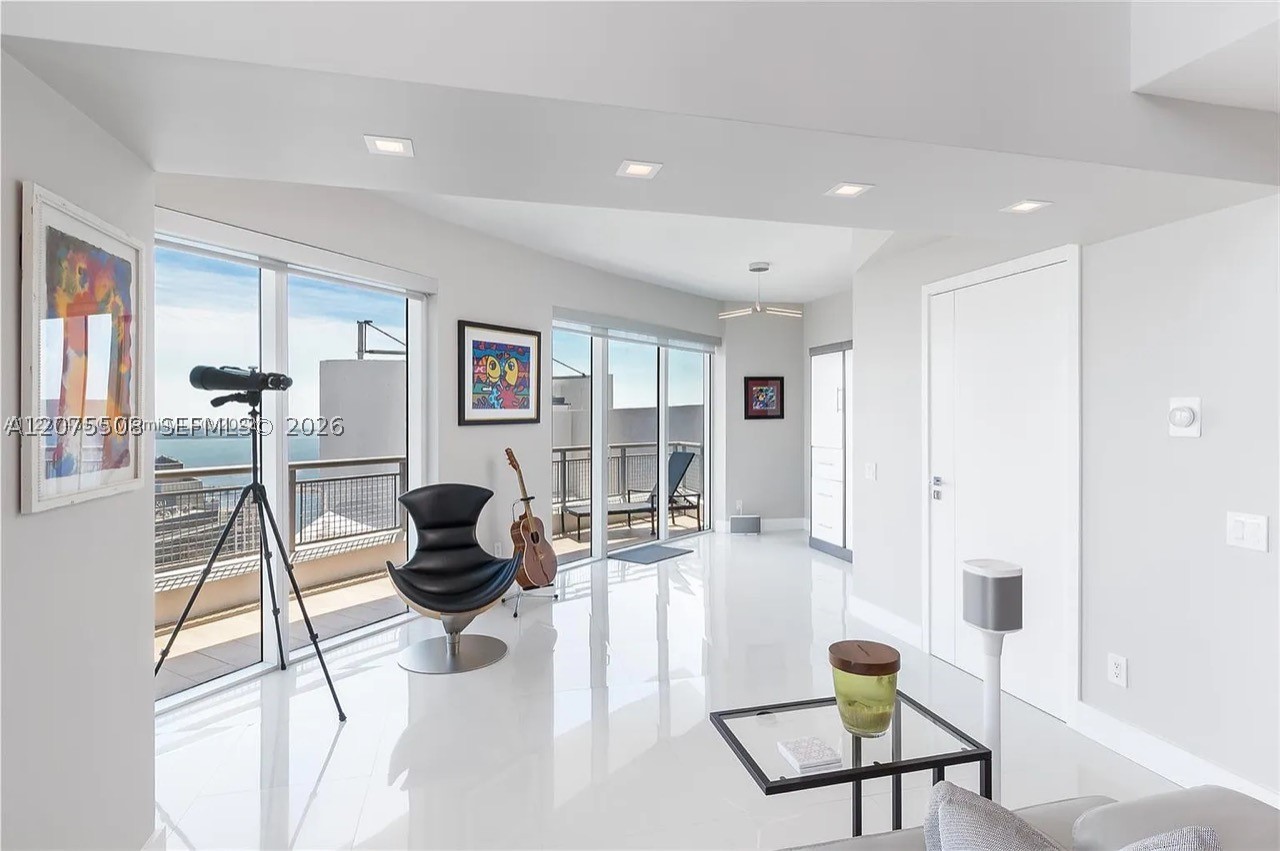 60 SW 13th St #5210 Miami, FL 33130