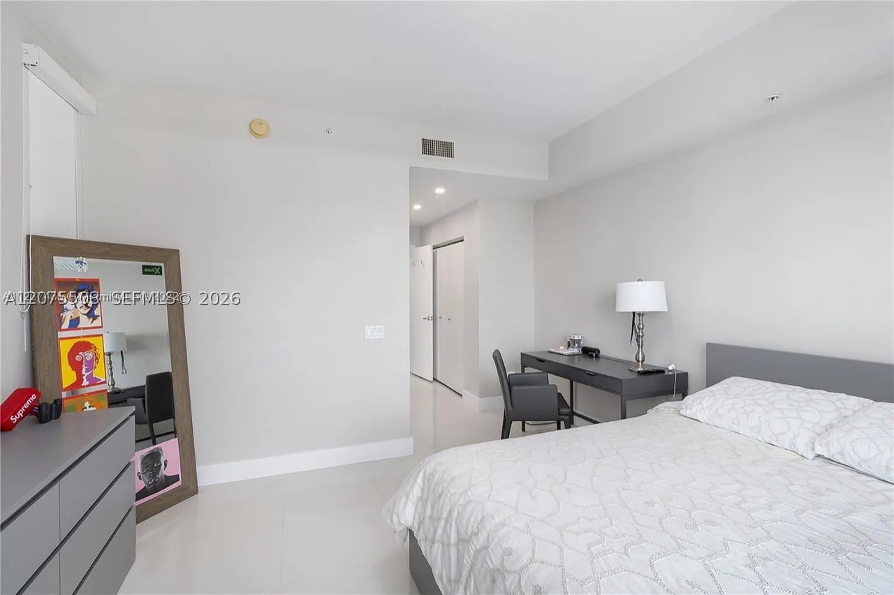 60 SW 13th St #5210 Miami, FL 33130