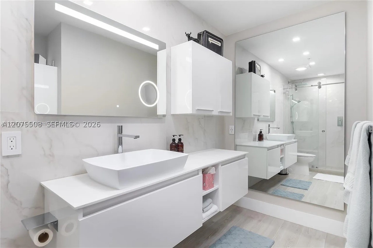 60 SW 13th St #5210 Miami, FL 33130