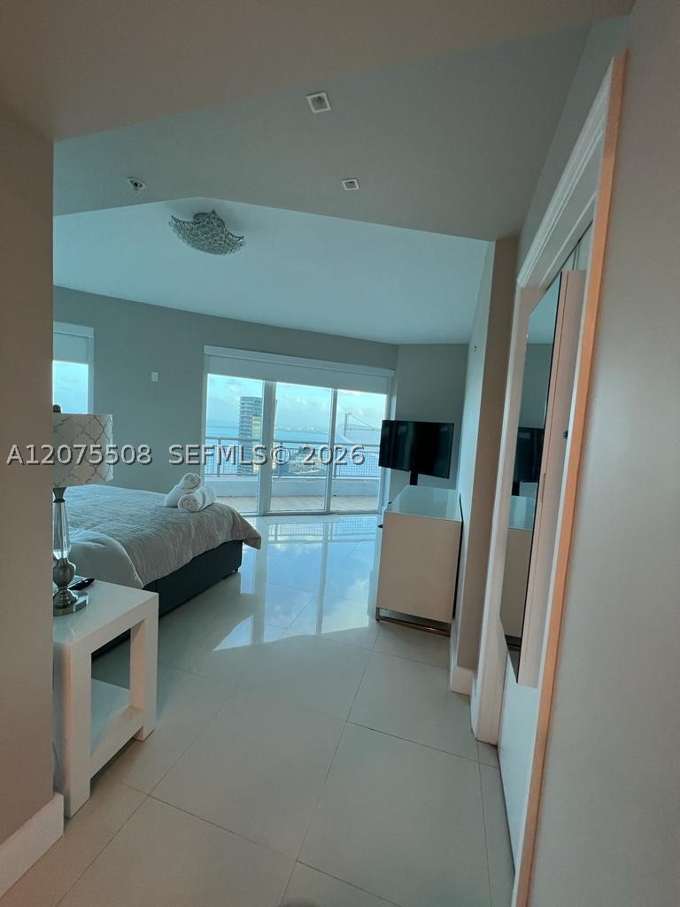 60 SW 13th St #5210 Miami, FL 33130