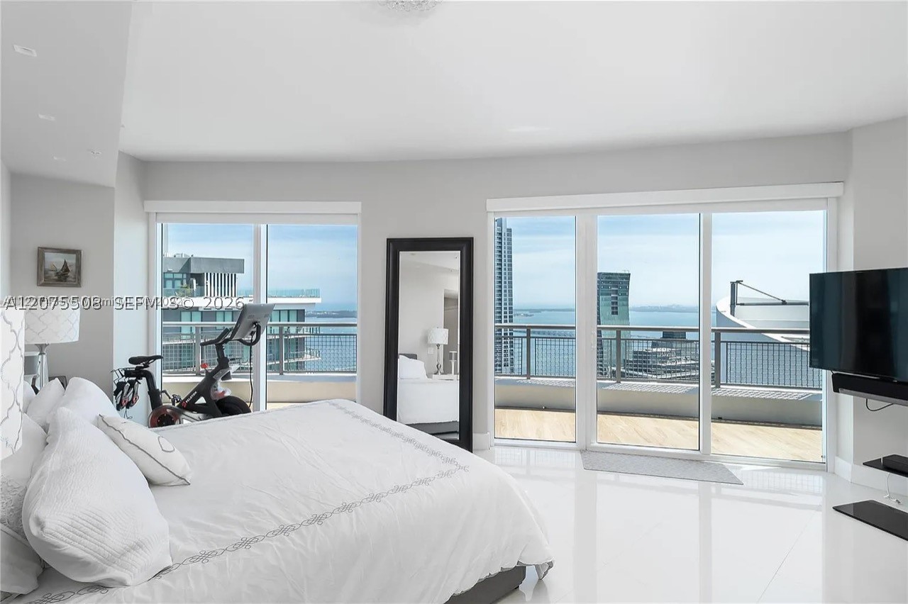 60 SW 13th St #5210 Miami, FL 33130