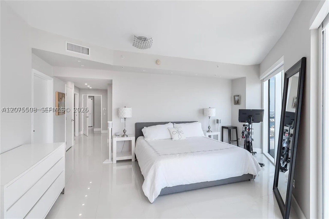 60 SW 13th St #5210 Miami, FL 33130