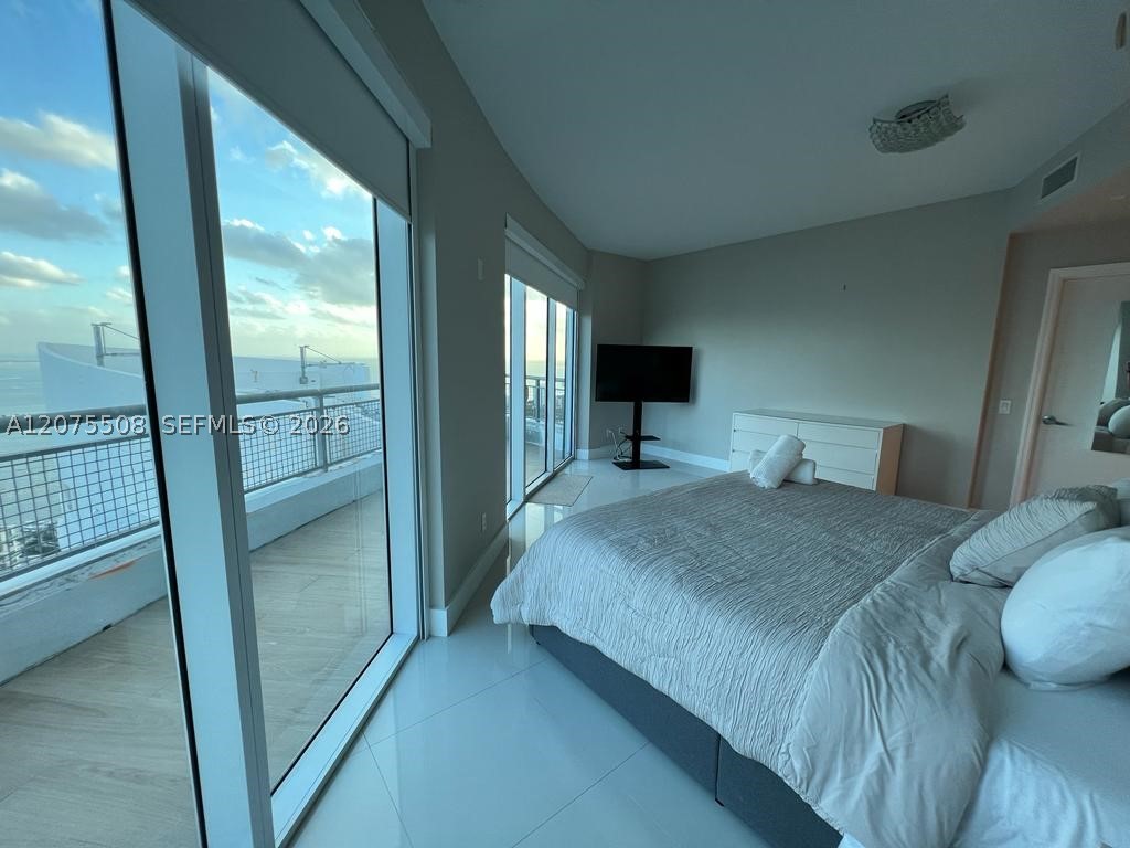 60 SW 13th St #5210 Miami, FL 33130