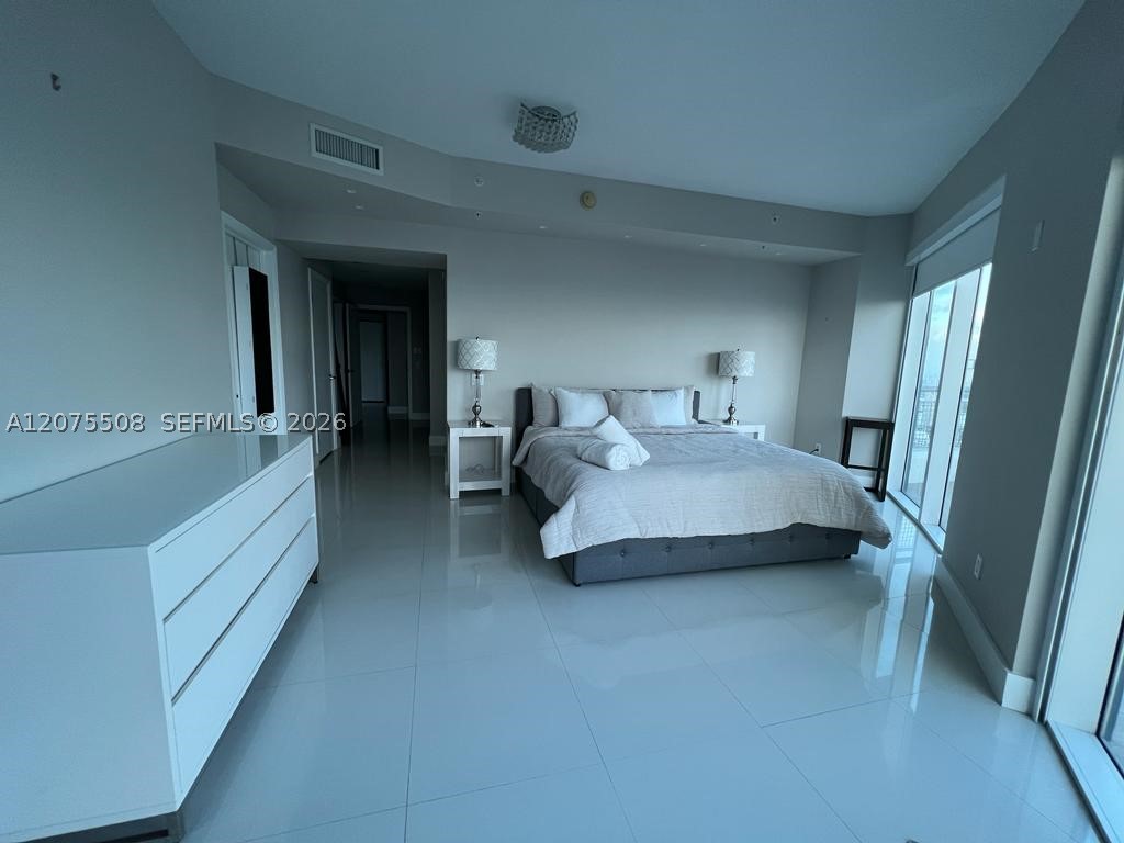 60 SW 13th St #5210 Miami, FL 33130