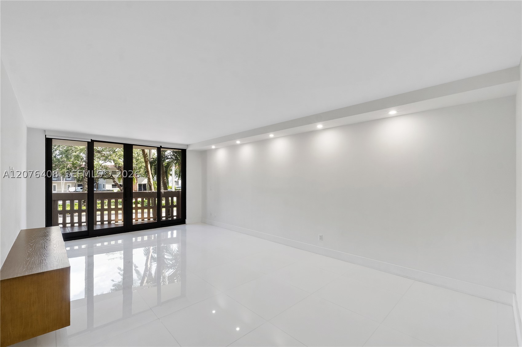 90 Edgewater Dr #104 Coral Gables, FL 33133