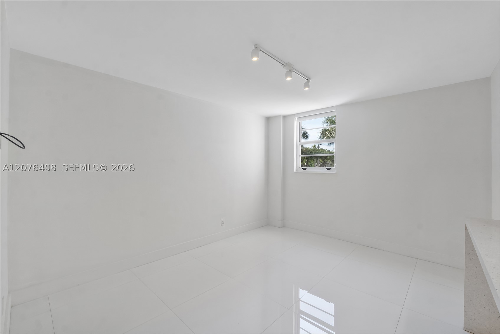 90 Edgewater Dr #104 Coral Gables, FL 33133