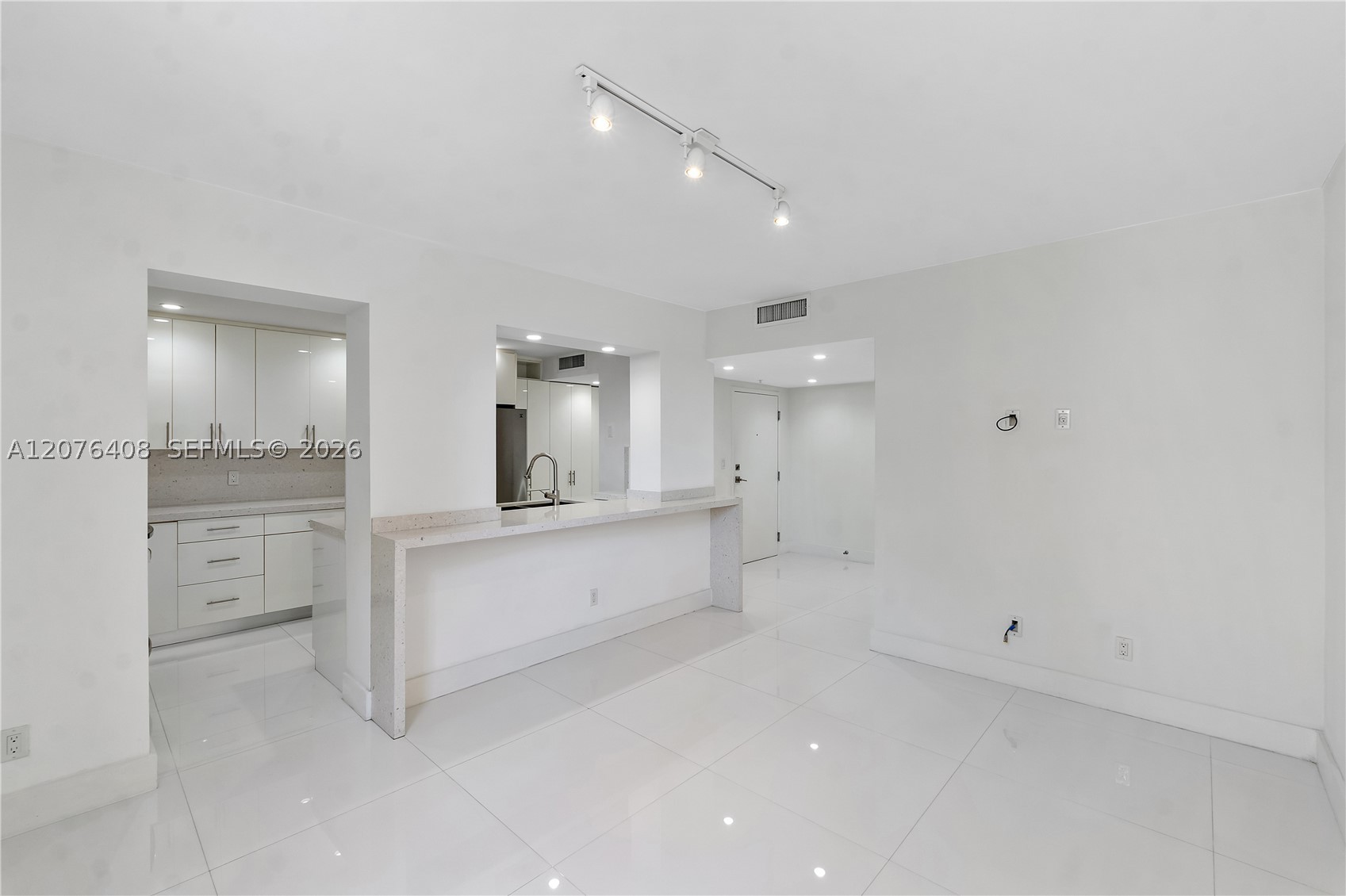 90 Edgewater Dr #104 Coral Gables, FL 33133