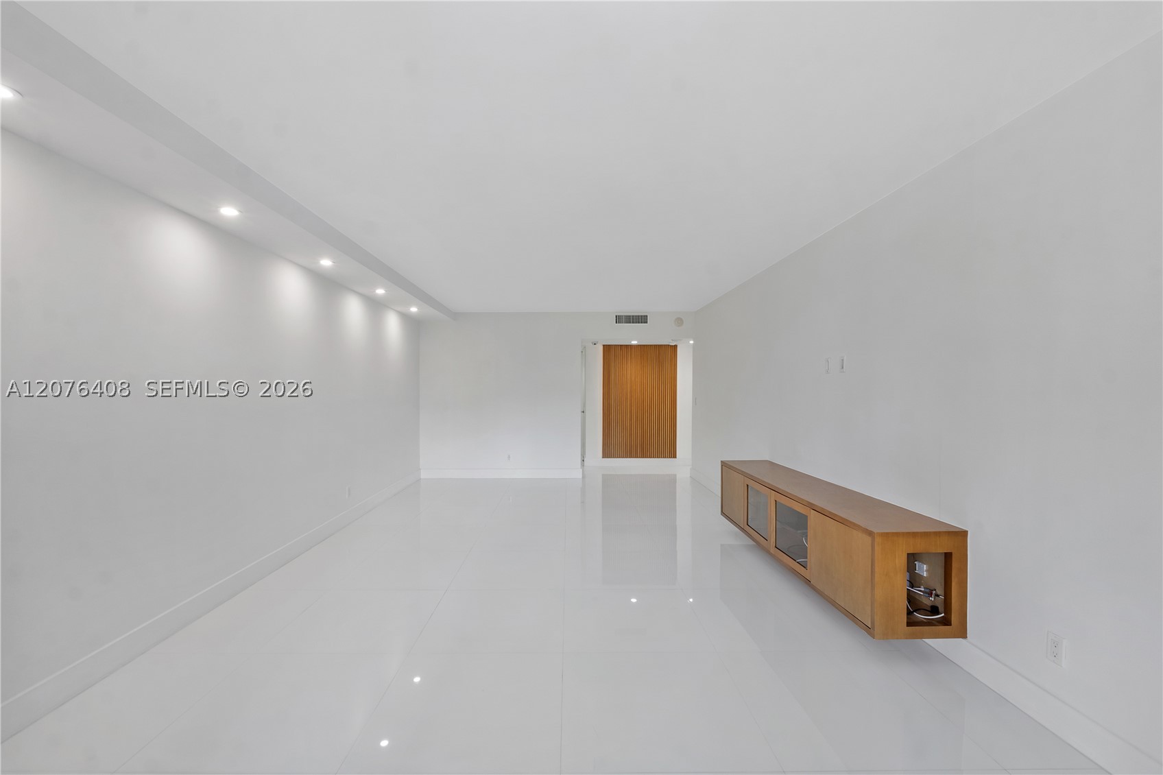 90 Edgewater Dr #104 Coral Gables, FL 33133