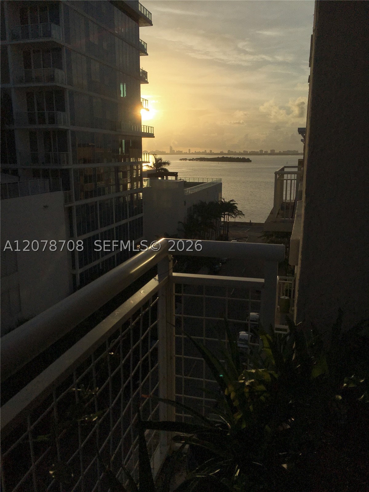 image Cite on the Bay West1