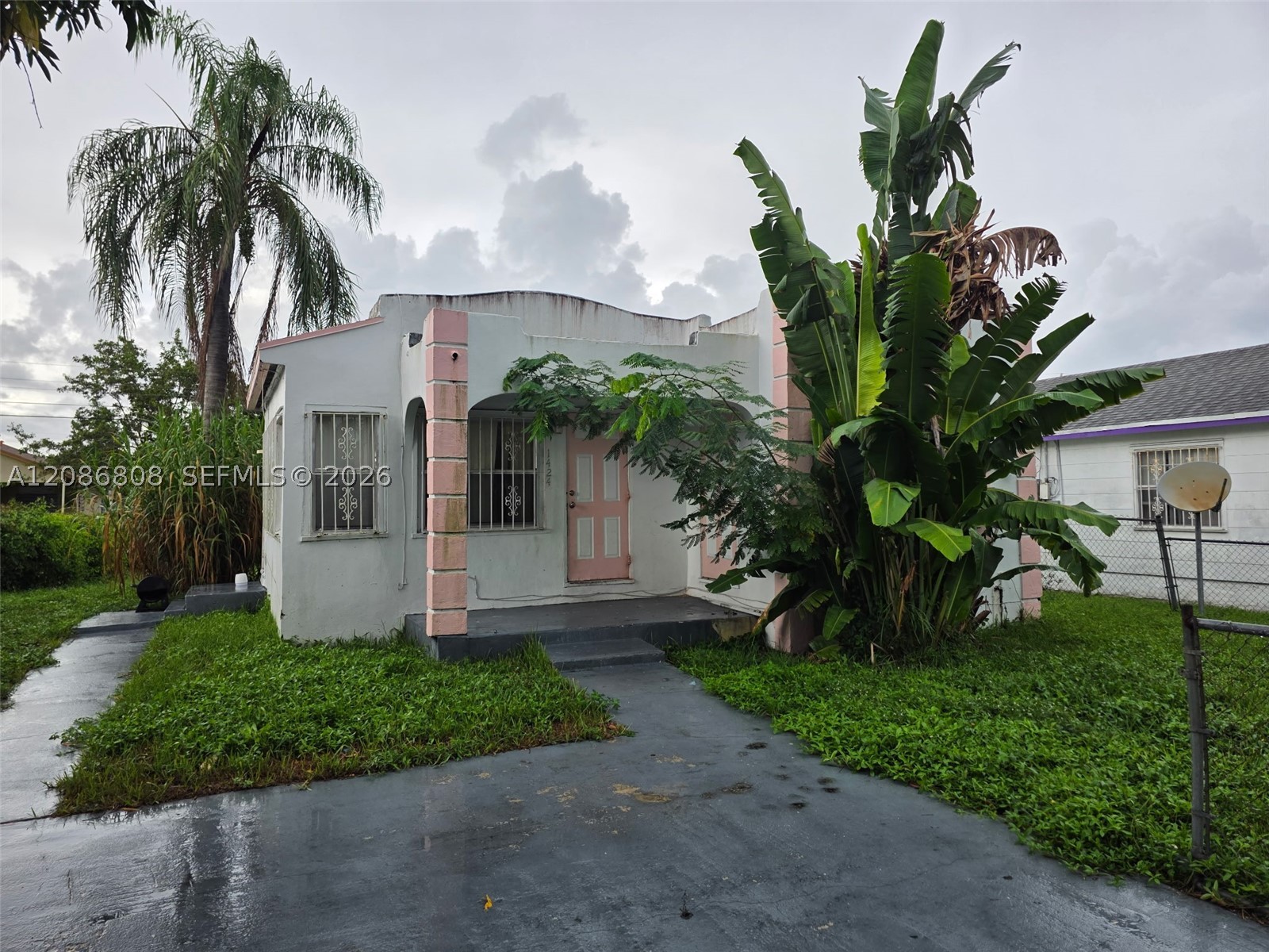 1472 W 34th St