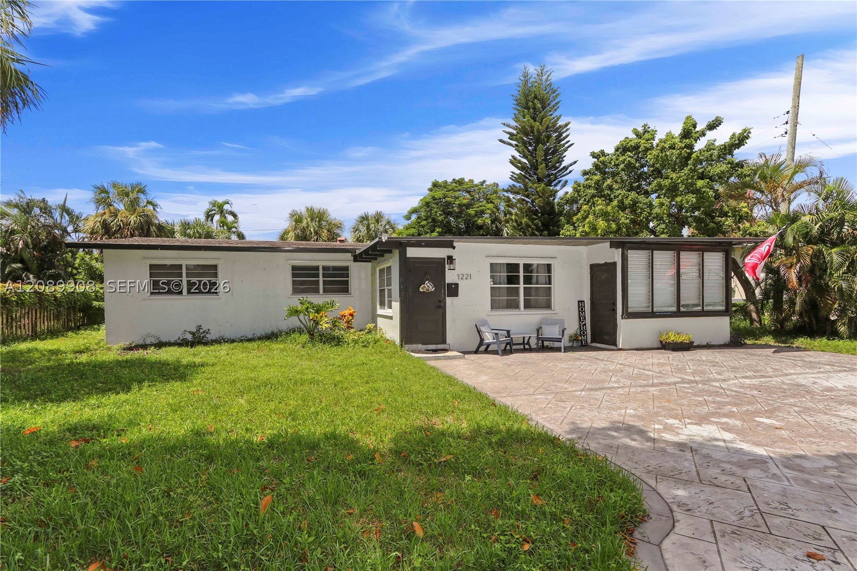 1221 NE 26th Ave