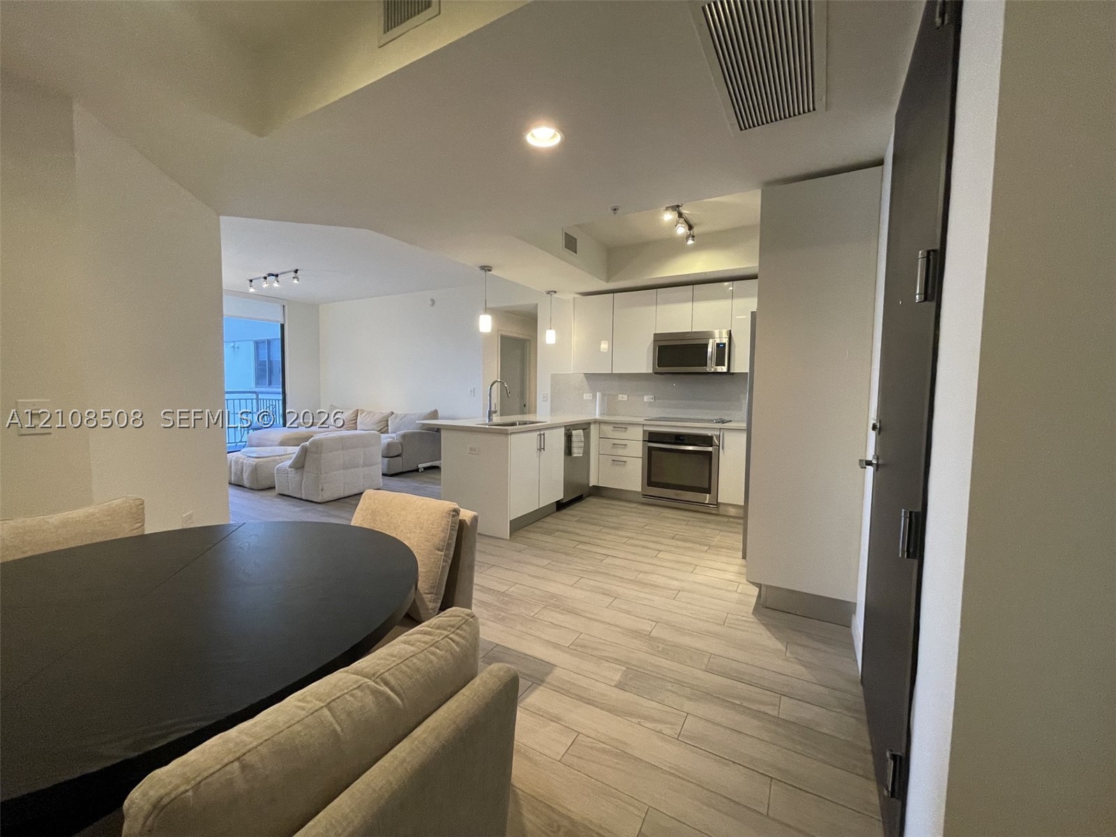 999 SW 1st Ave #3207 Miami, FL 33130