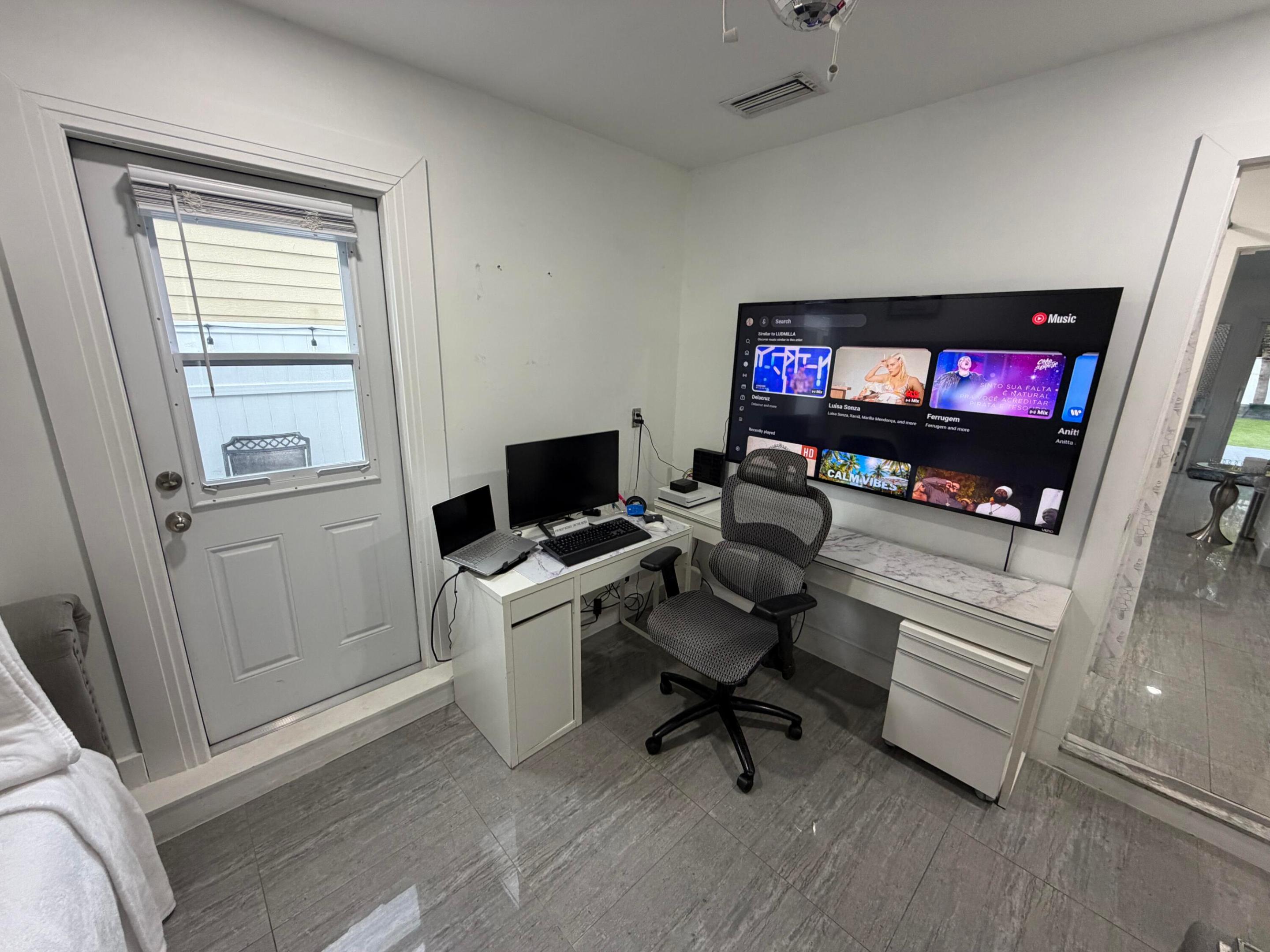 8097 Cedar Holw Boca Raton, FL 33433