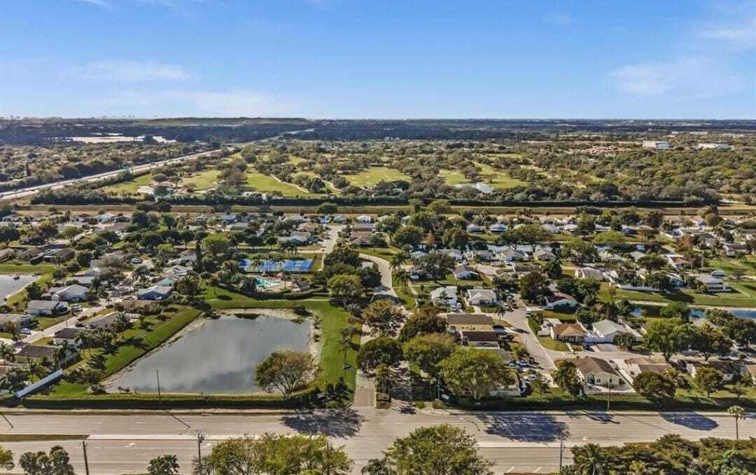 8097 Cedar Holw Boca Raton, FL 33433