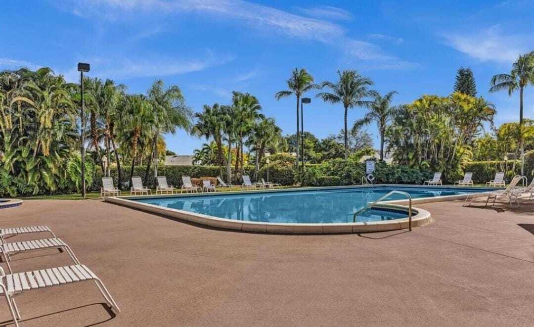 8097 Cedar Holw Boca Raton, FL 33433