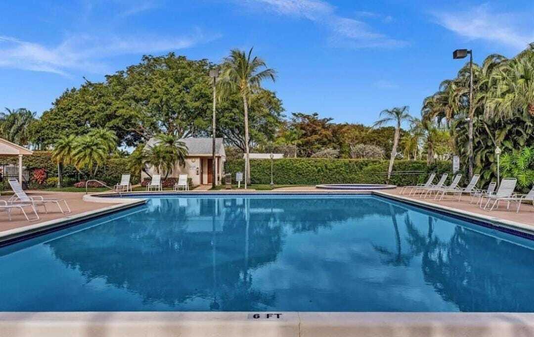 8097 Cedar Holw Boca Raton, FL 33433