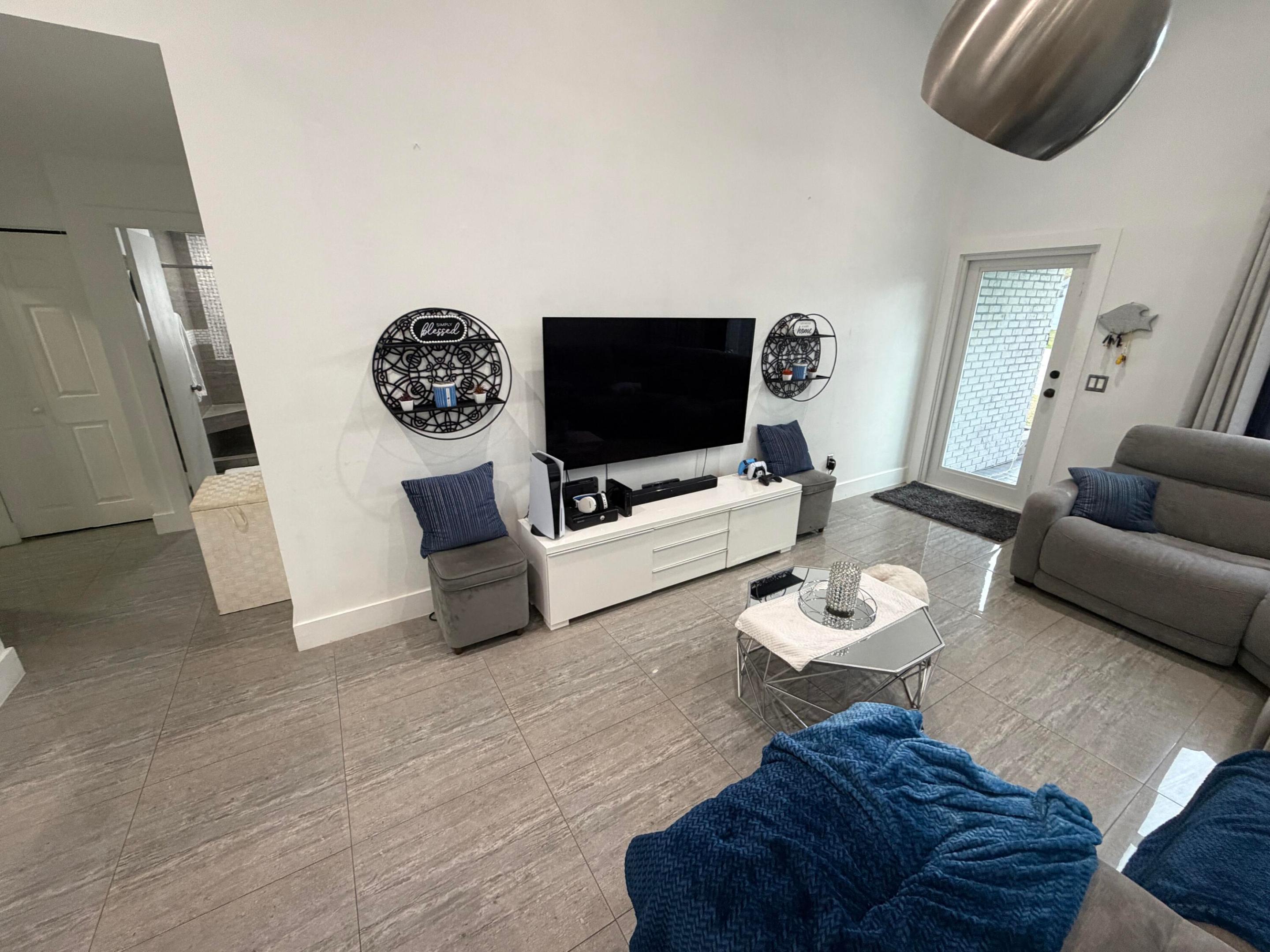 8097 Cedar Holw Boca Raton, FL 33433