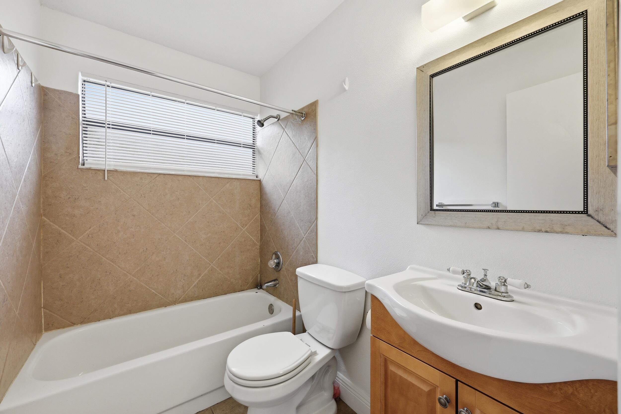 301 Lakewood #8a Jupiter, FL 33458