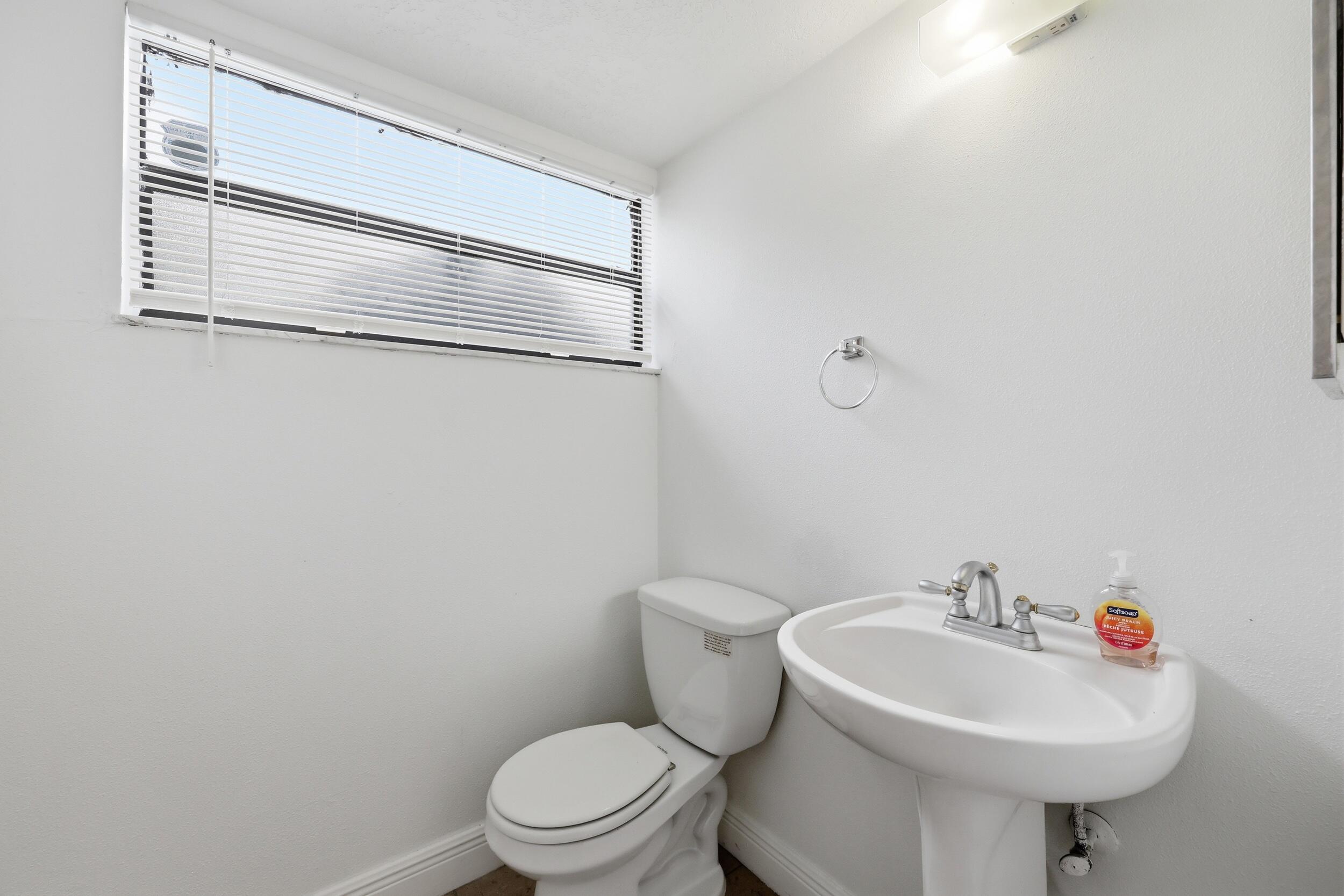 301 Lakewood #8a Jupiter, FL 33458