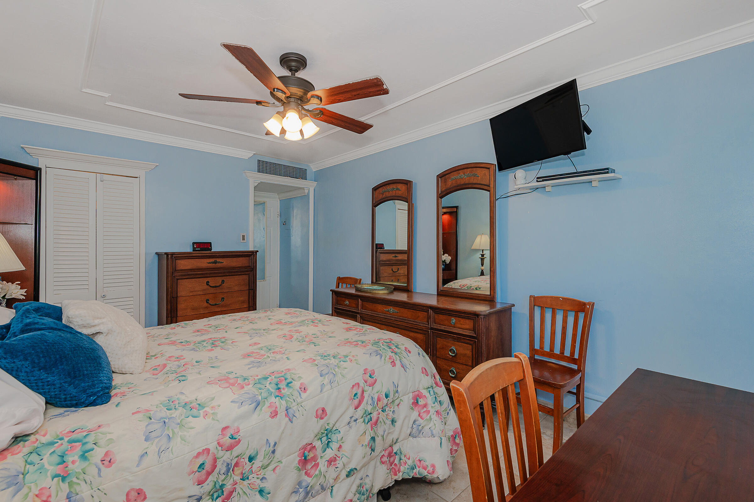 2076 S Ocean Hallandale Beach, FL 33009