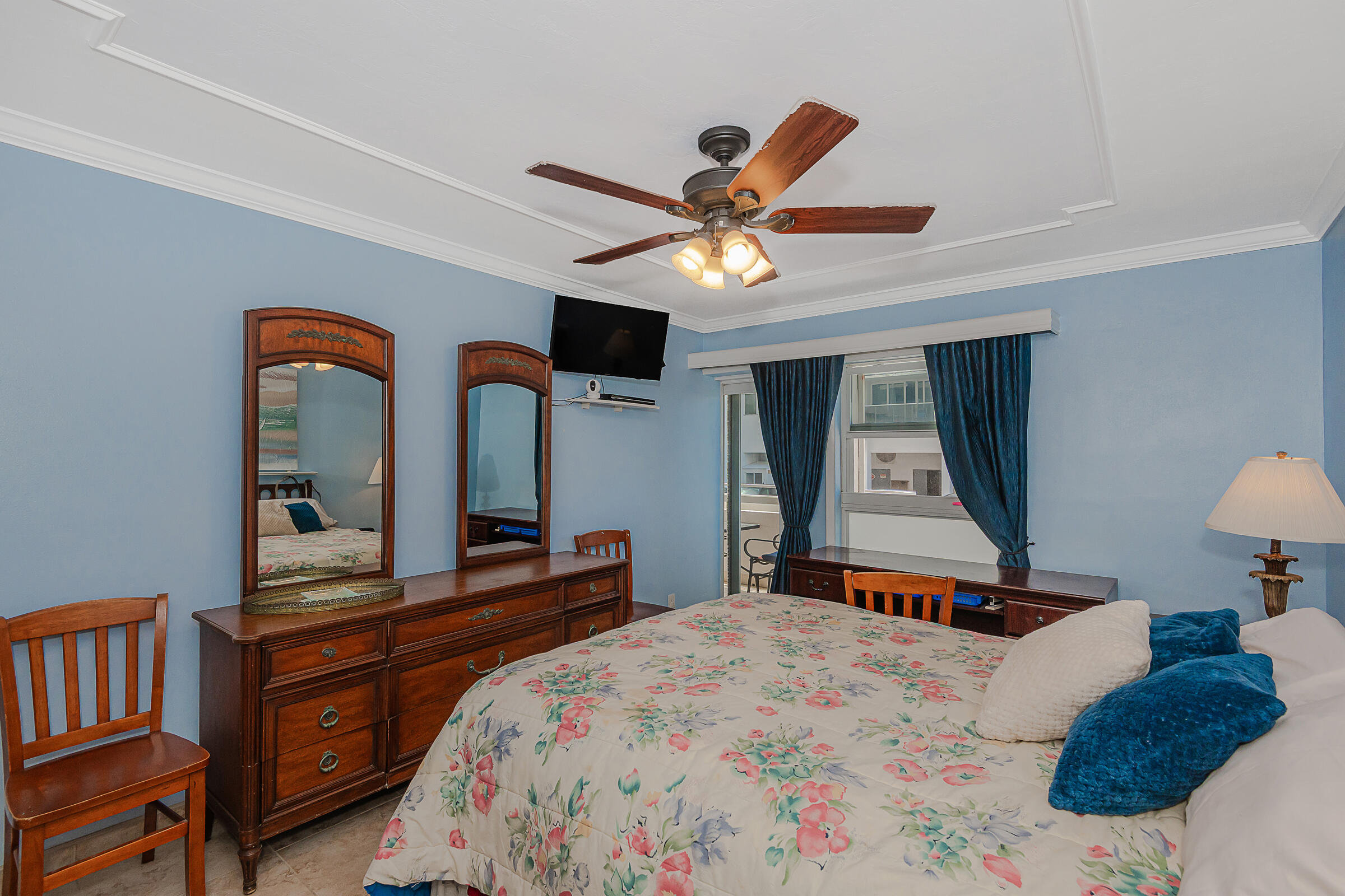 2076 S Ocean Hallandale Beach, FL 33009