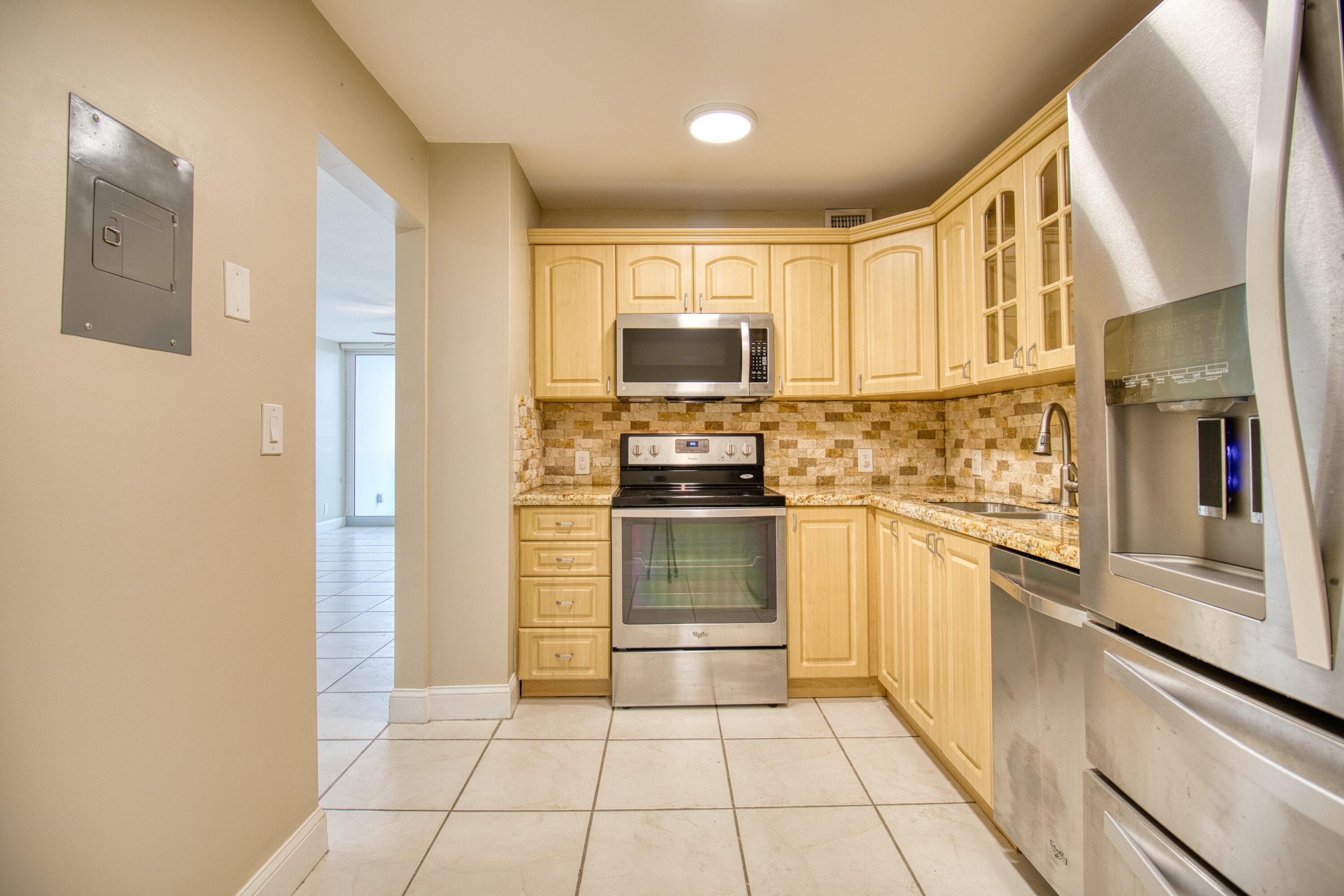 image Arlen House East11