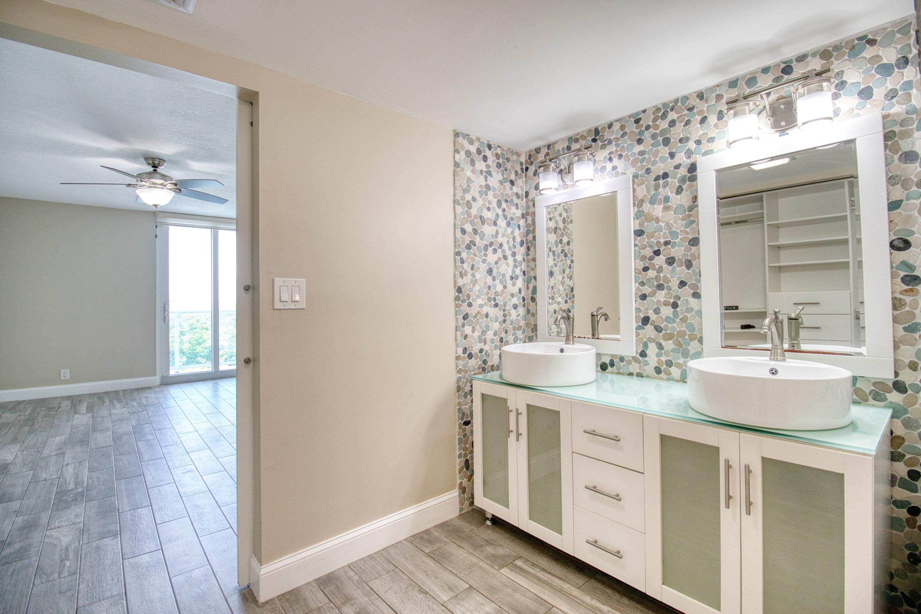 image Arlen House East17