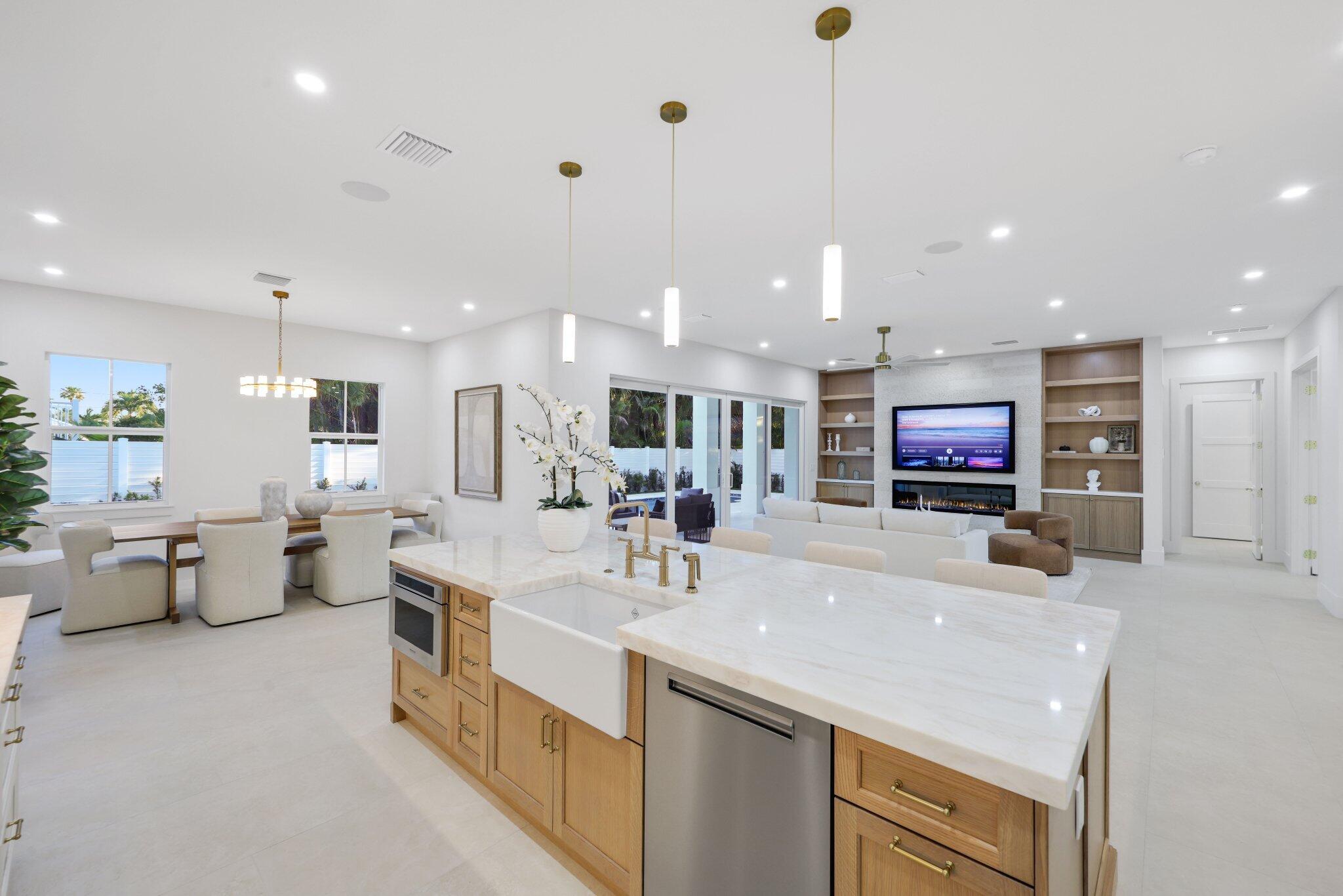 1041 Bimini West Palm Beach, FL 33404