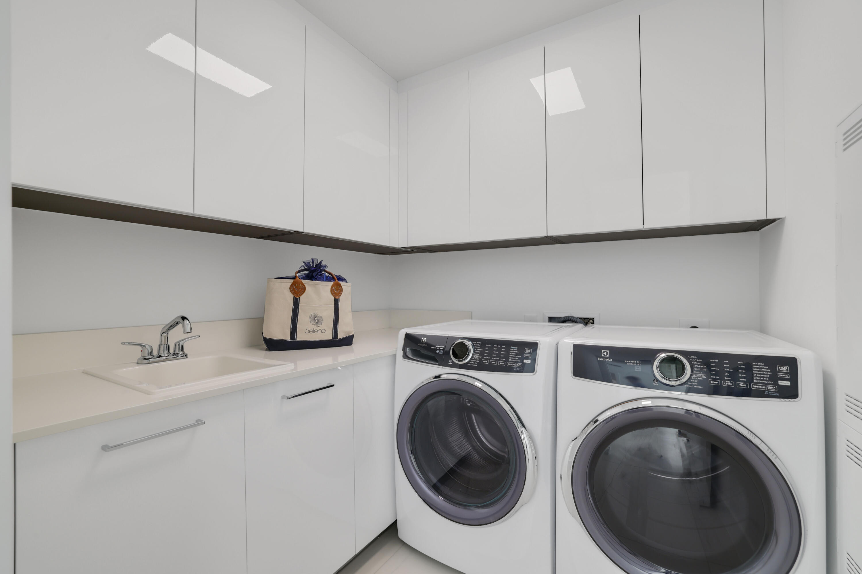 153 N Seabreeze #1001 Fort Lauderdale, FL 33304
