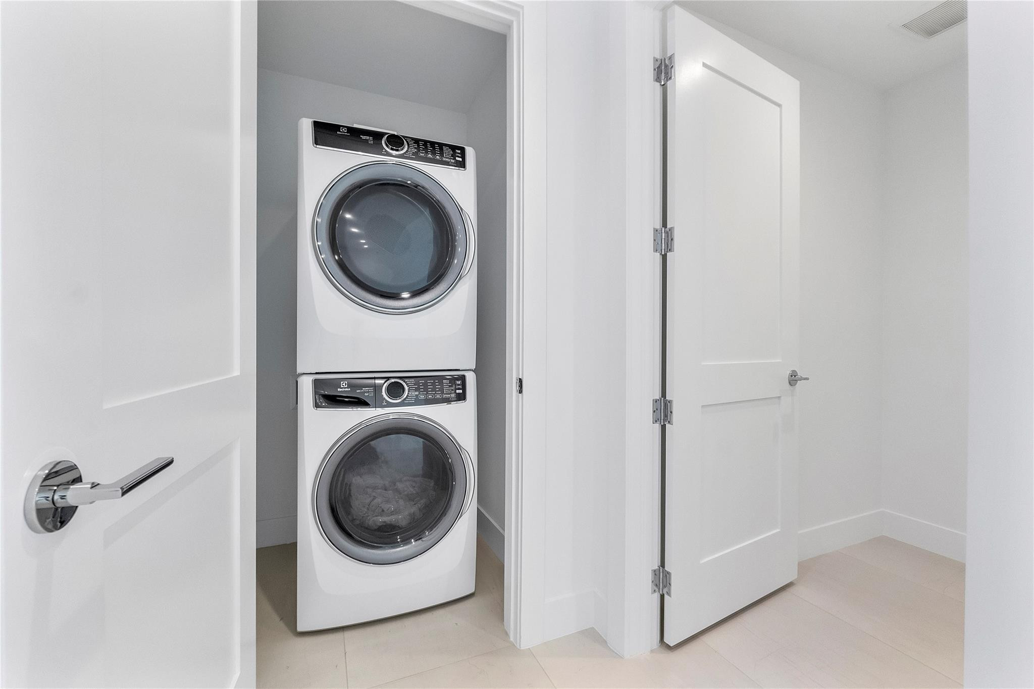 153 N Seabreeze Blvd #1803 Fort Lauderdale, FL 33304
