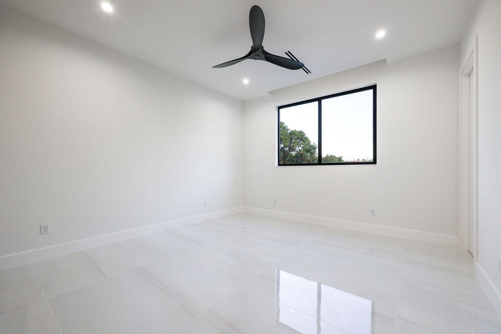 728 NE 17th Ter Fort Lauderdale, FL 33304