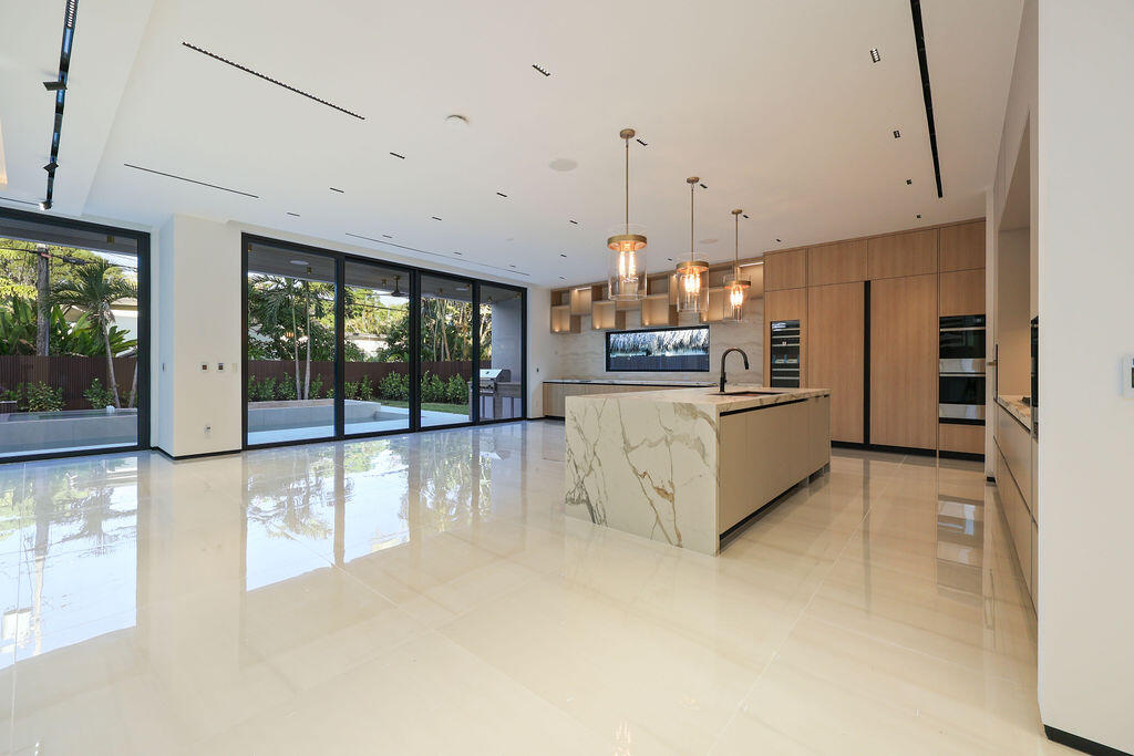 728 NE 17th Ter Fort Lauderdale, FL 33304