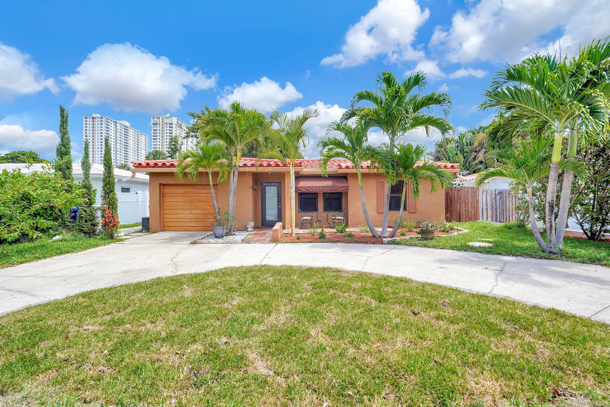 300 S Riverside Dr