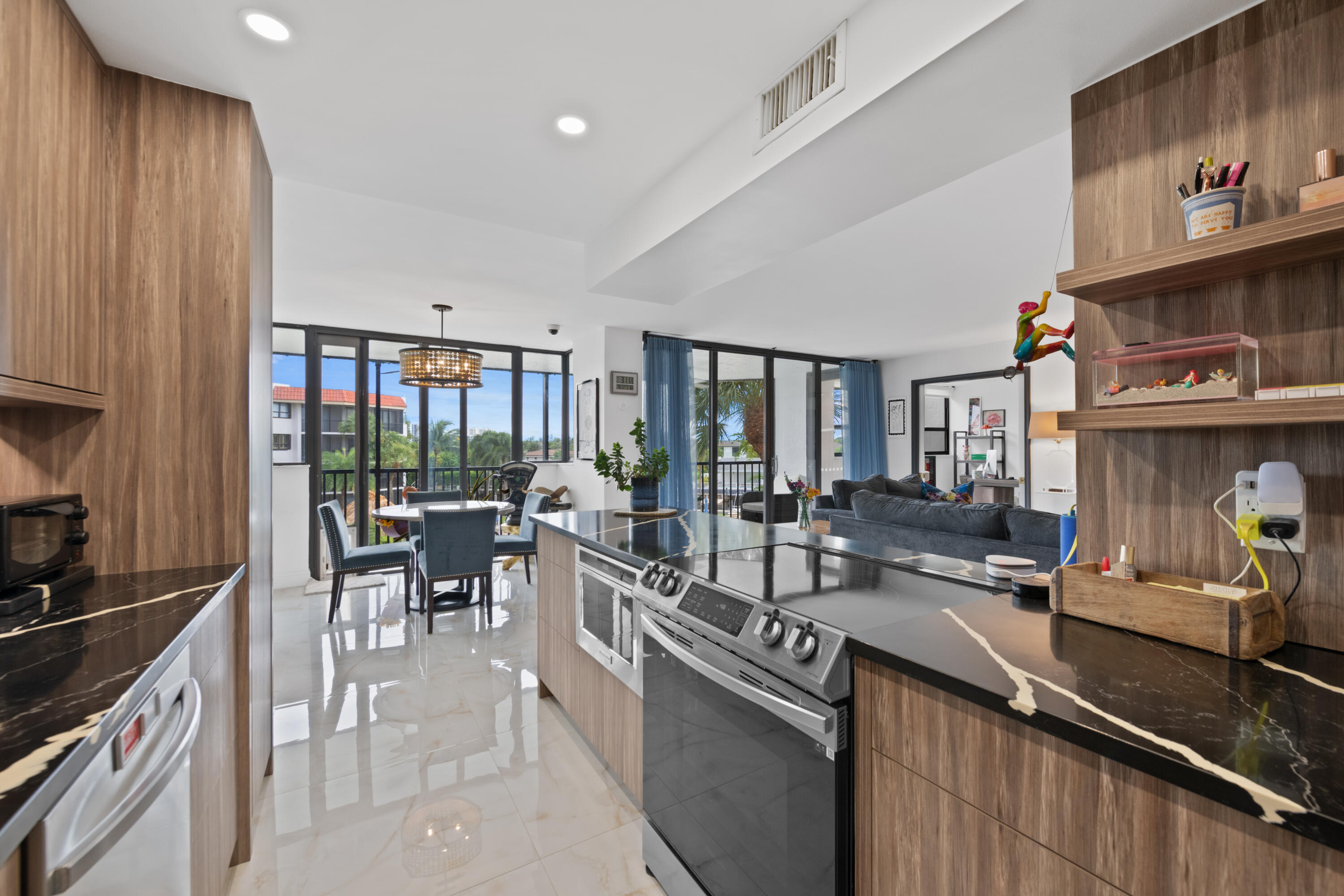 800 Jeffery St #307