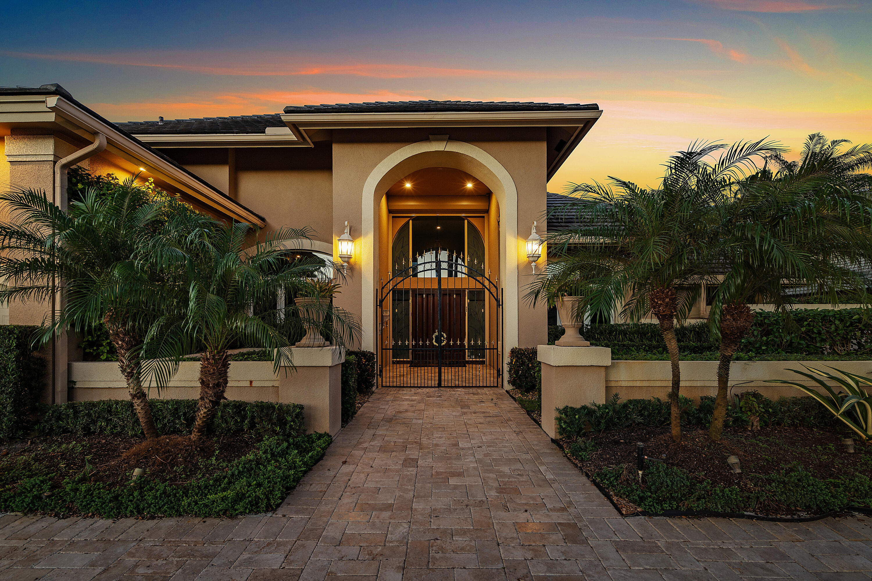 7235 Queenferry Cir