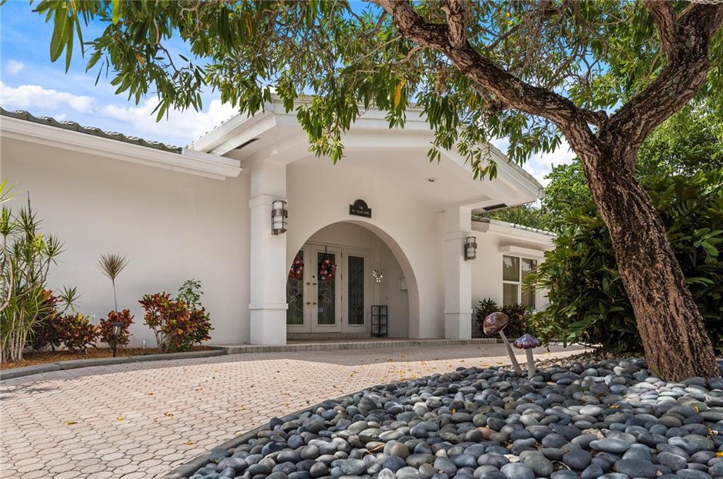 2 BAY COLONY Pt