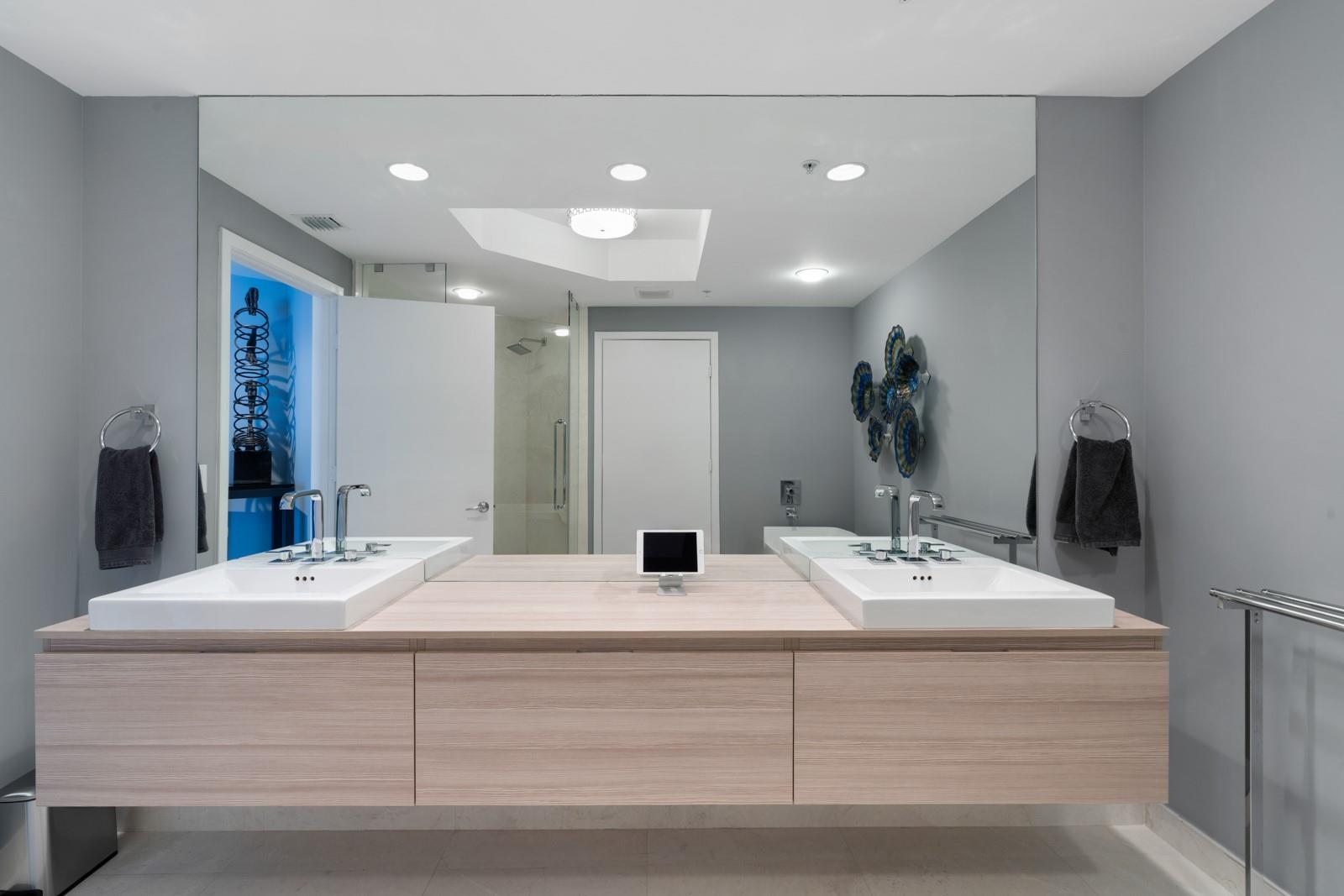 17111 Biscayne Blvd #1101 North Miami Beach, FL 33160