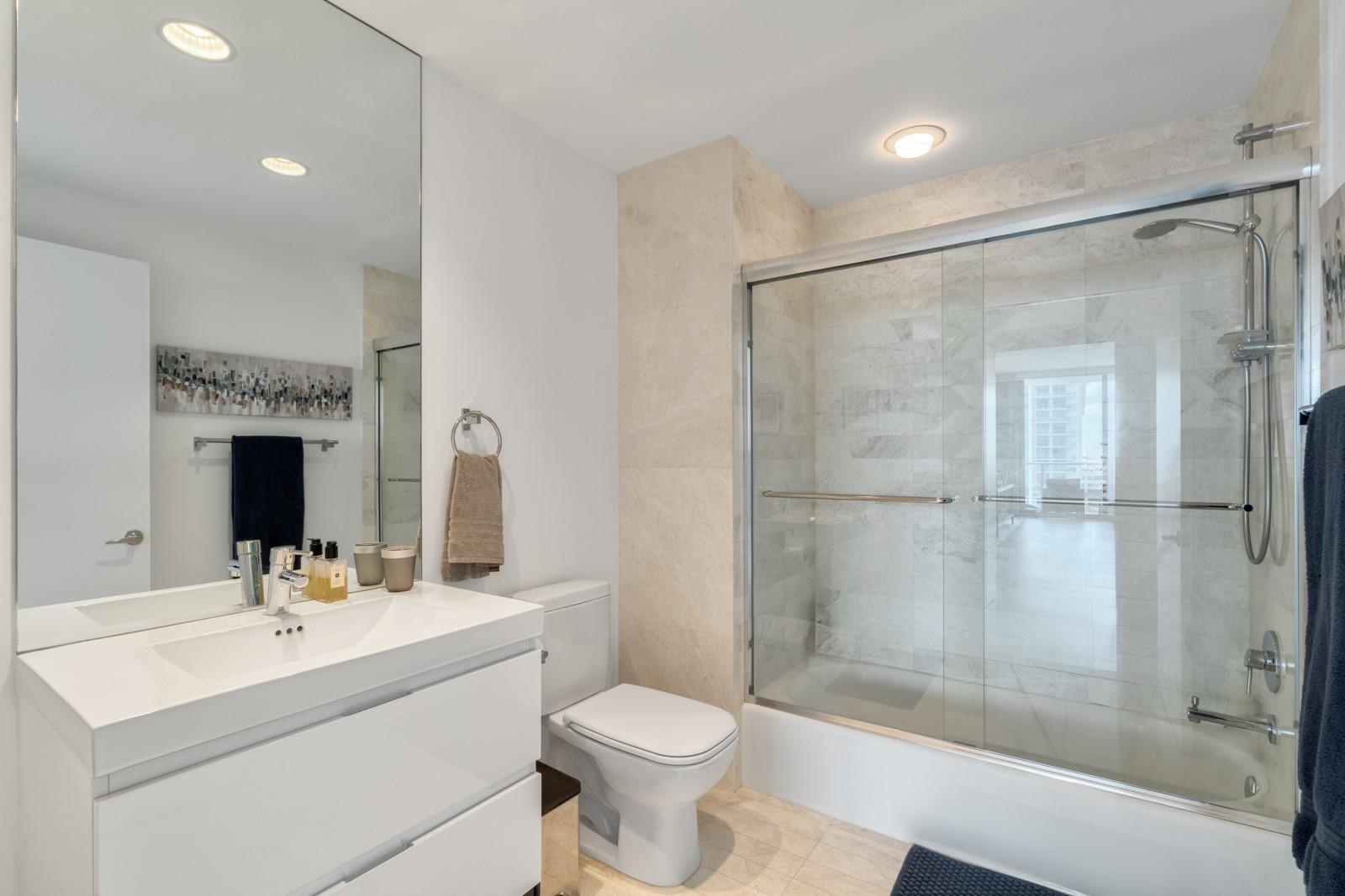 17111 Biscayne Blvd #1101 North Miami Beach, FL 33160