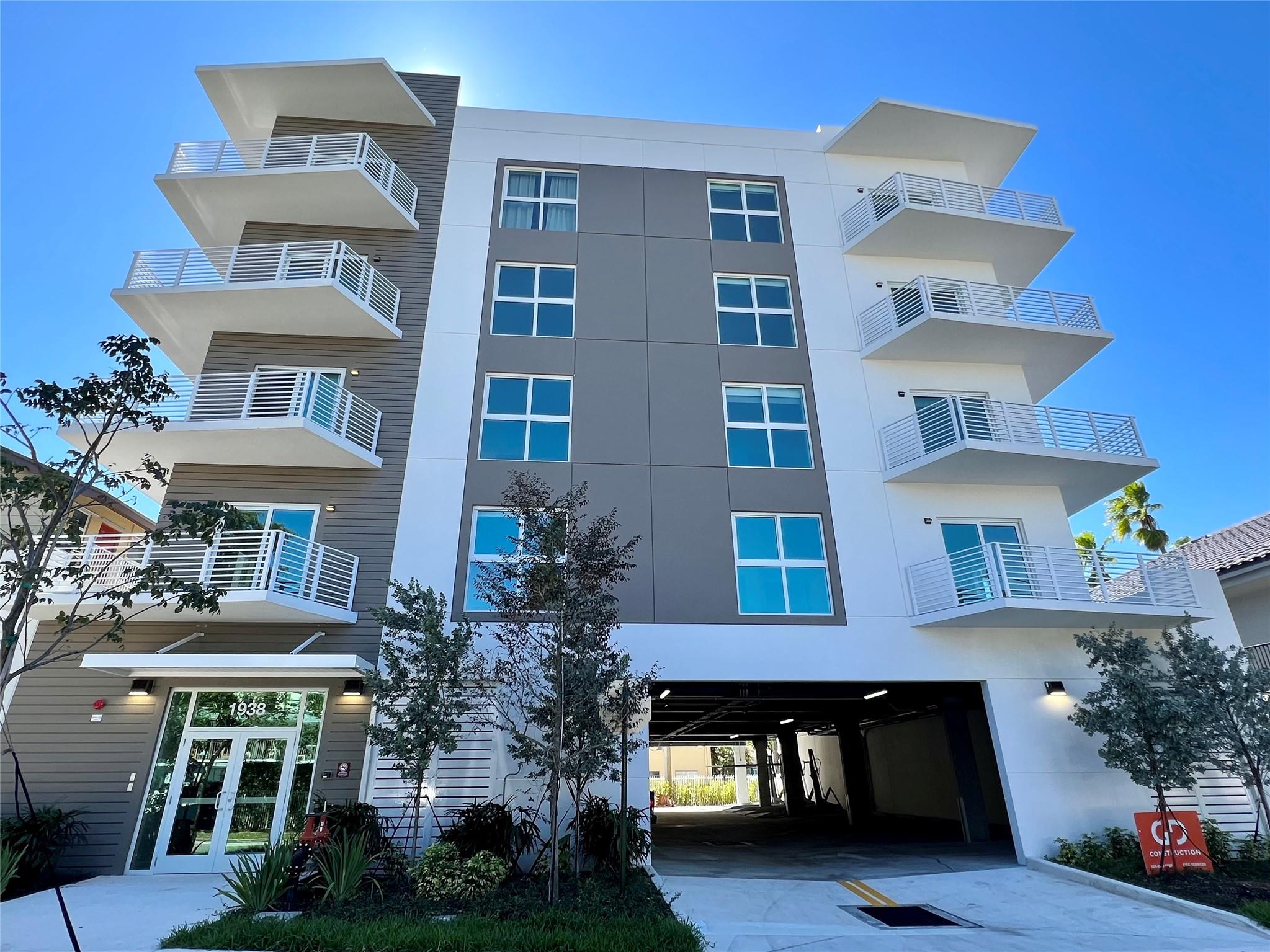 1938 Jackson St #305